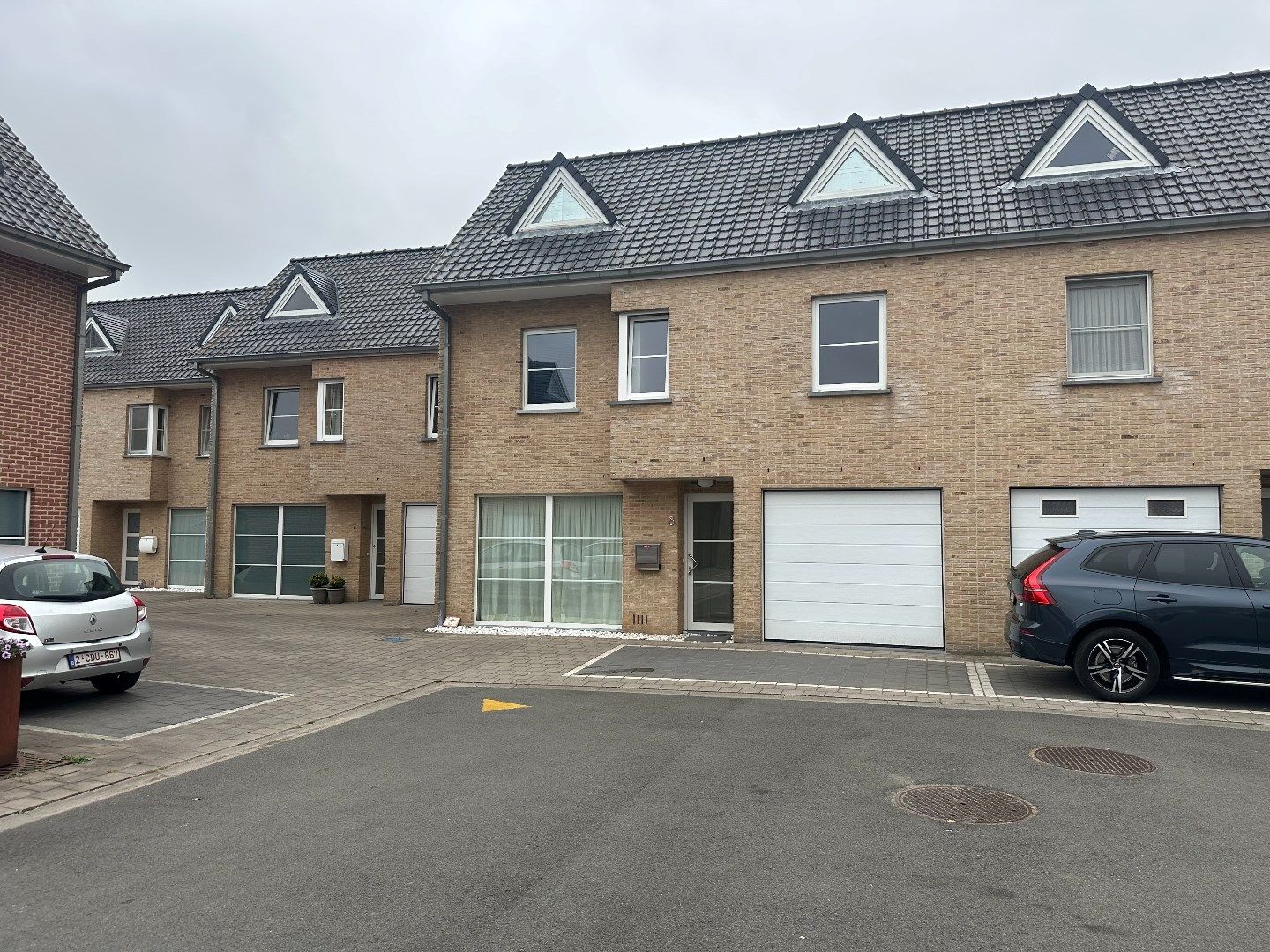 Centraal gelegen, lichtrijke woning met drie slaapkamers en garage foto {{pictureIndex}}