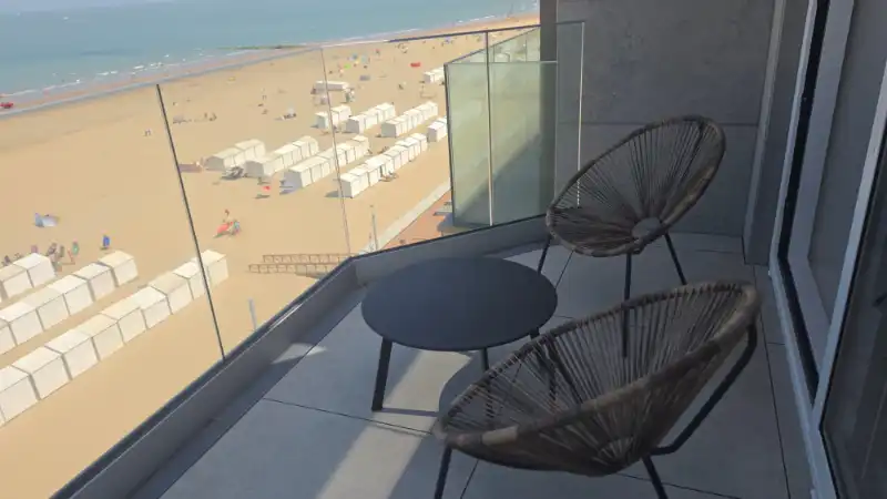 Volledig gerenoveerde penthouse met twee dakterrassen en zeezicht! foto 3