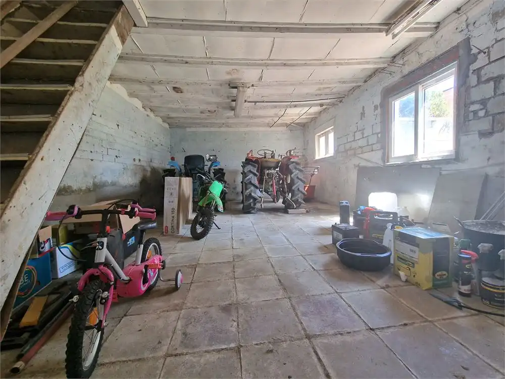 Halfopen te renoveren woning nabij centrum Pittem op een perceel van 348m²! foto 23