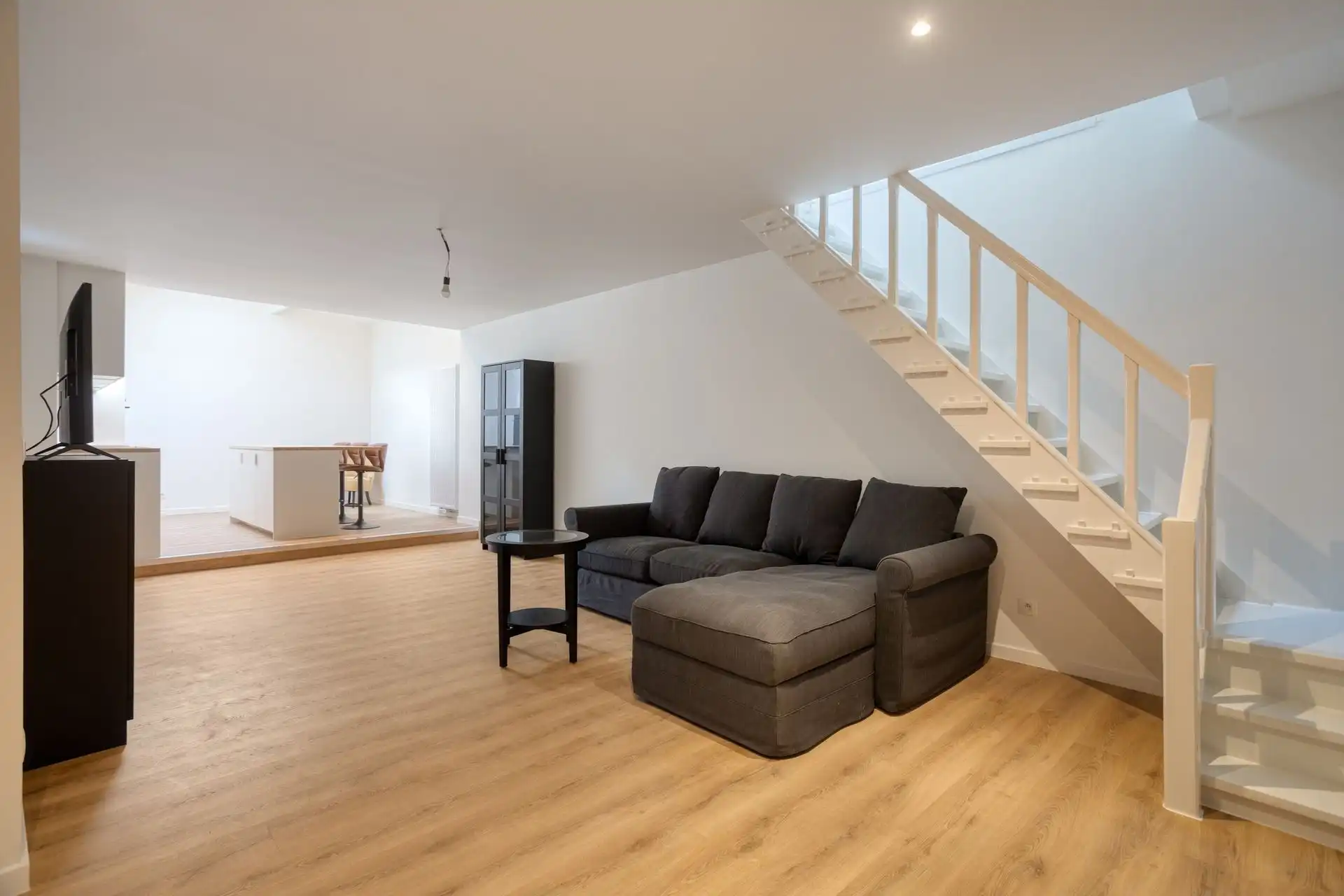 Instapklare, volledig gerenoveerde woning met 3 slaapkamers in het hart van Leuven (2026) foto {{pictureIndex}}