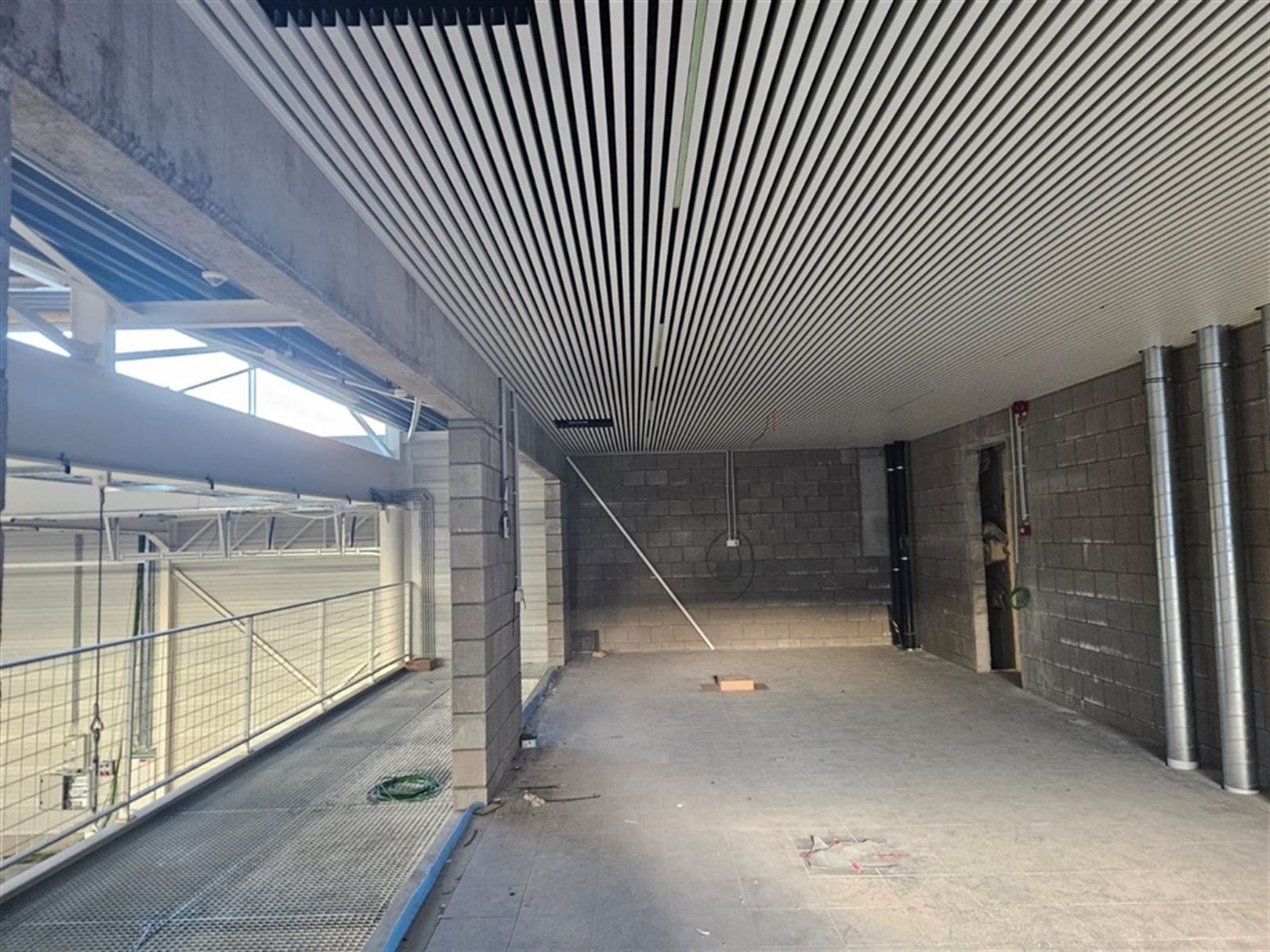 Nieuwbouw magazijnruimtes langs de E40 in Drongen  foto 9