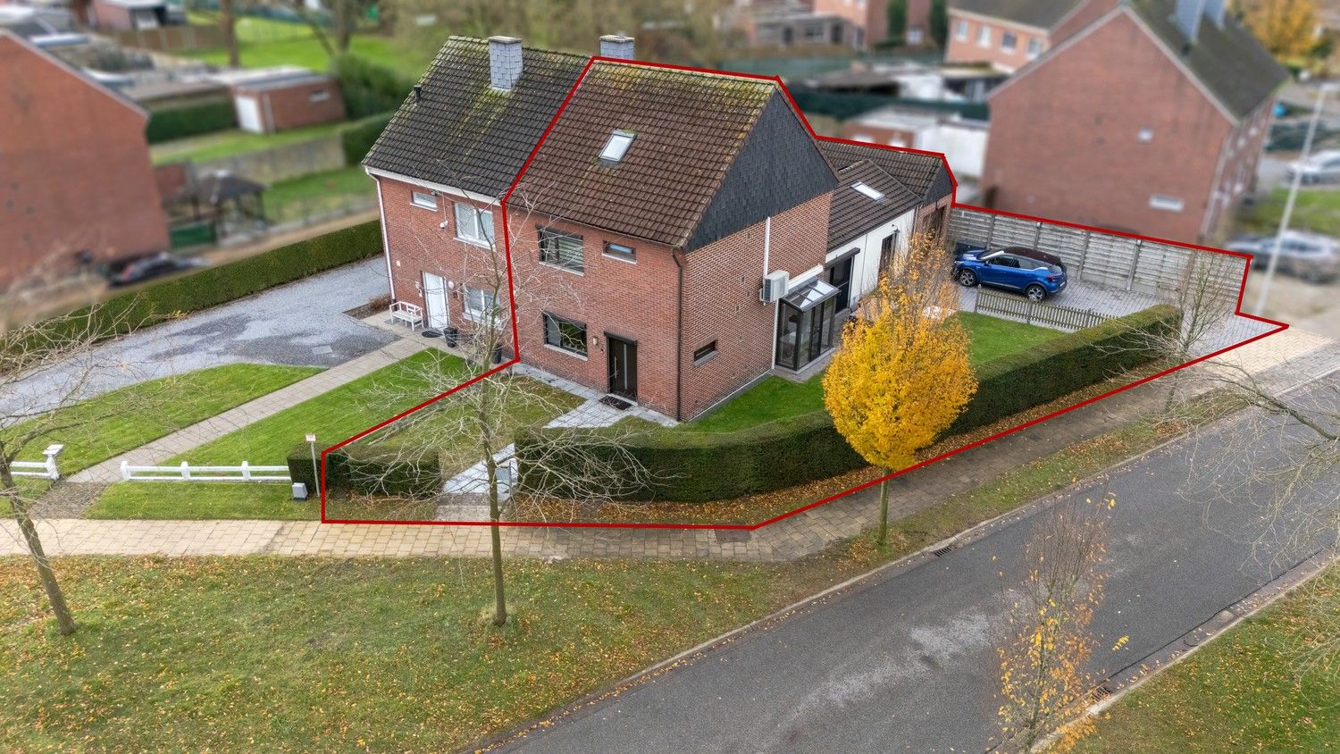 Prachtige compleet gerenoveerde 3 slk woning op een rustige ligging foto {{pictureIndex}}