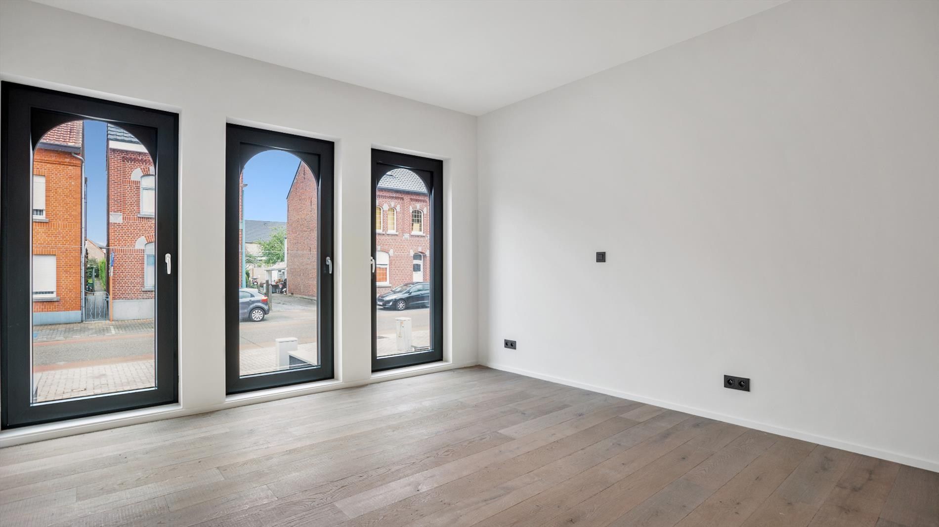 TE HUUR LINDEN appartement 2 slpks + terras  foto 3