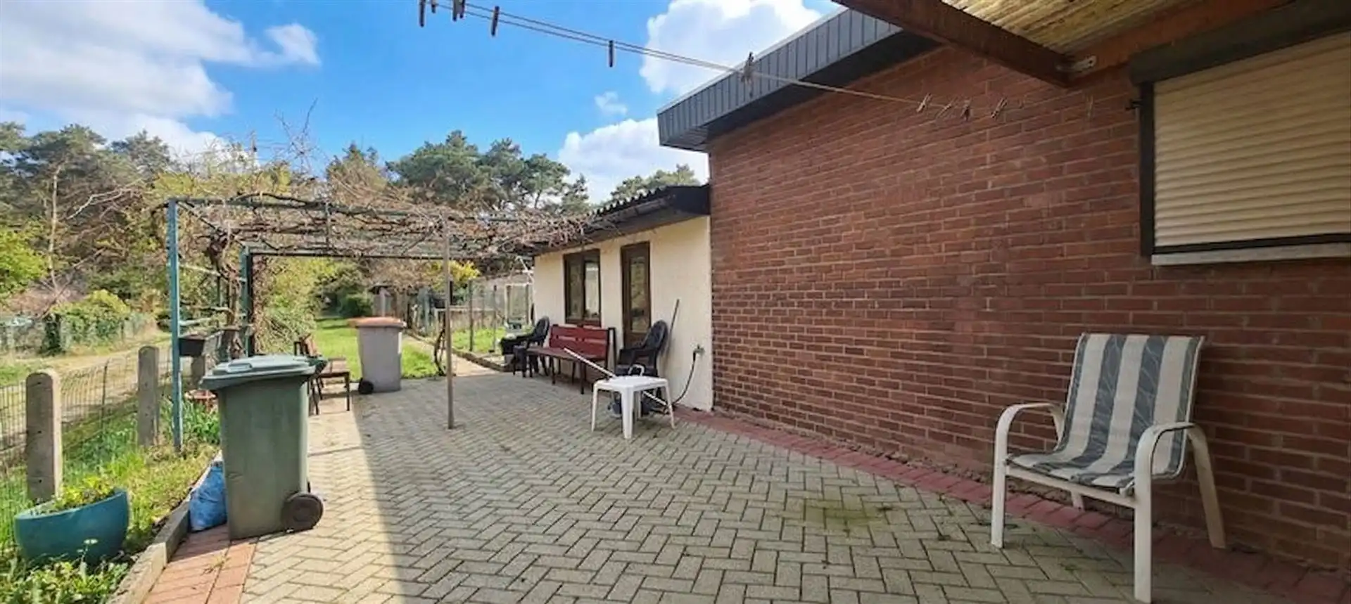 Te renoveren woning met 3 slaapkamers  foto 2