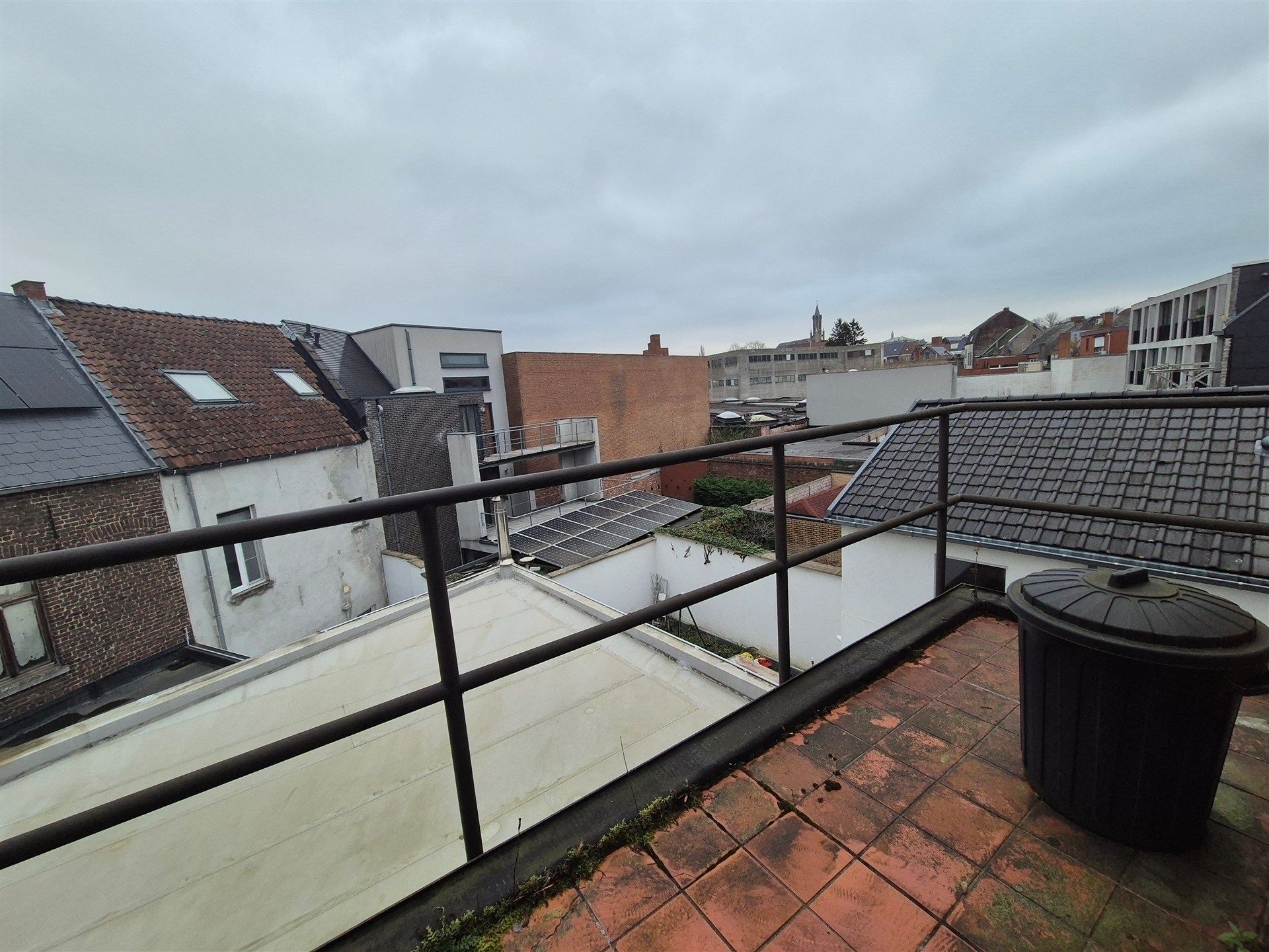 Zeer centraal gelegen appartement met terras. foto 13