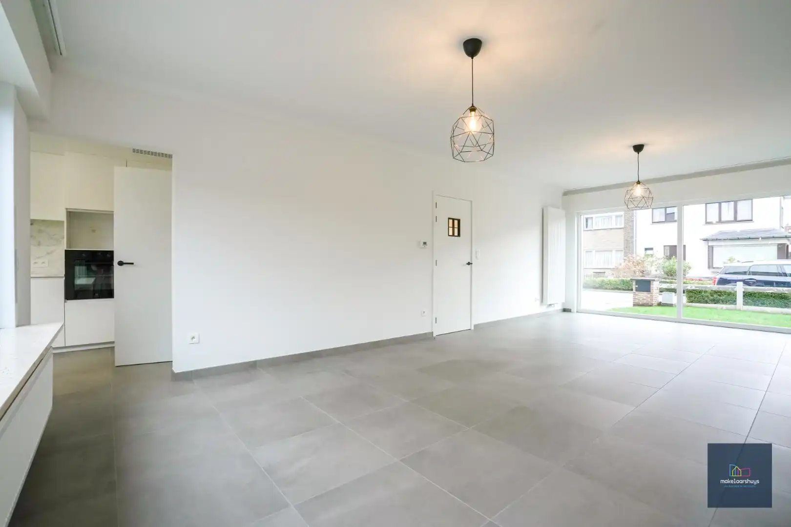 Instapklare eigendom met 3-slp.kamers garage en tuin  foto 4