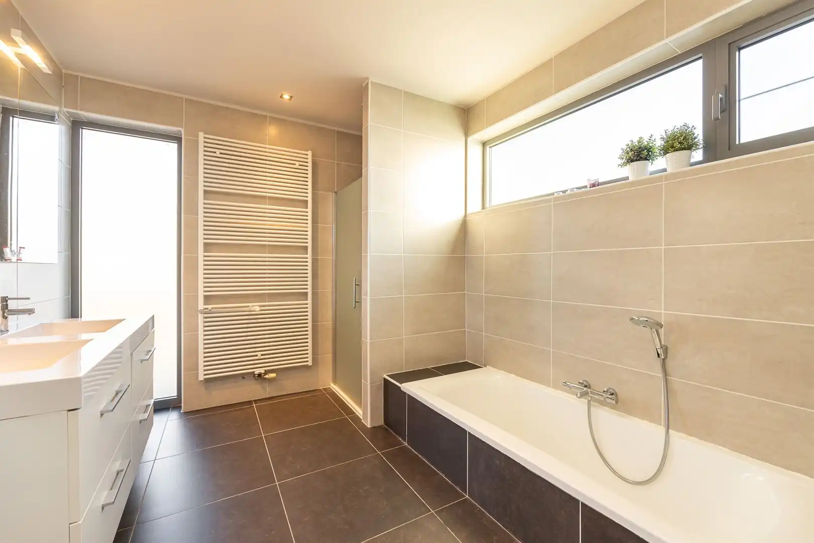 Rustig gelegen, instapklare HOB met 3 slaapkamers foto 11