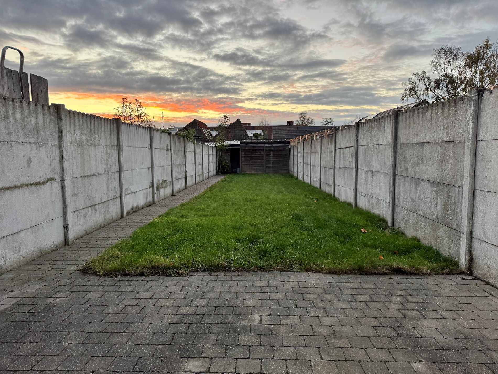 Instapklare woning met 3 slaapkamers en tuin te Roeselare foto 7