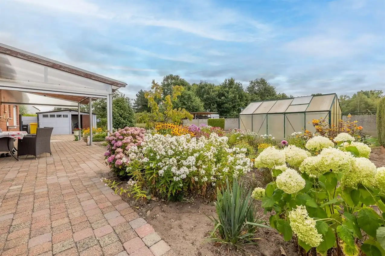 Verzorgde woning met 3slpk, inpandige garage en tuin foto 22