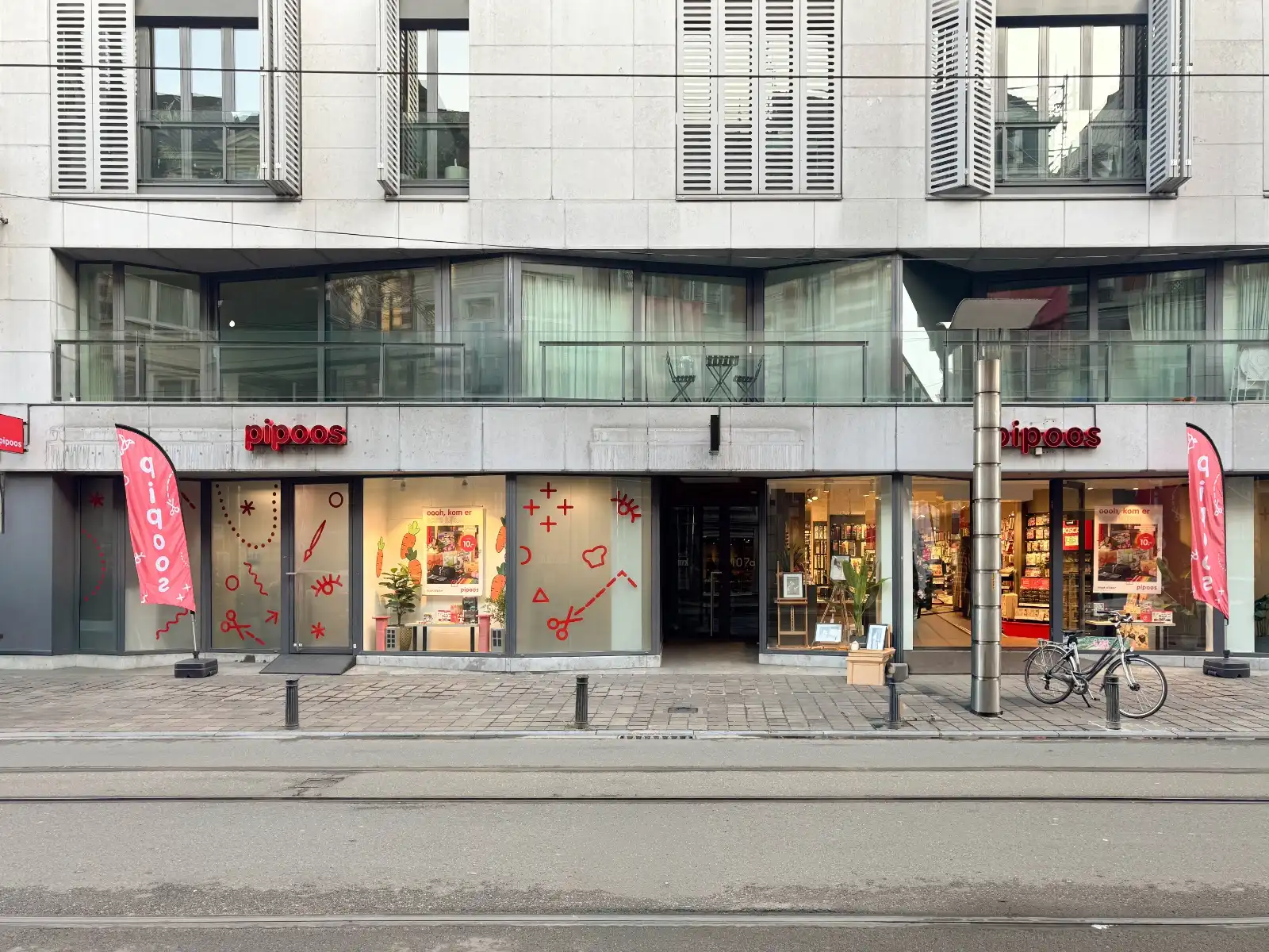 Grote handels- of kantoorruimte aan de Vlaanderenstraat - Gent Zuid foto {{pictureIndex}}