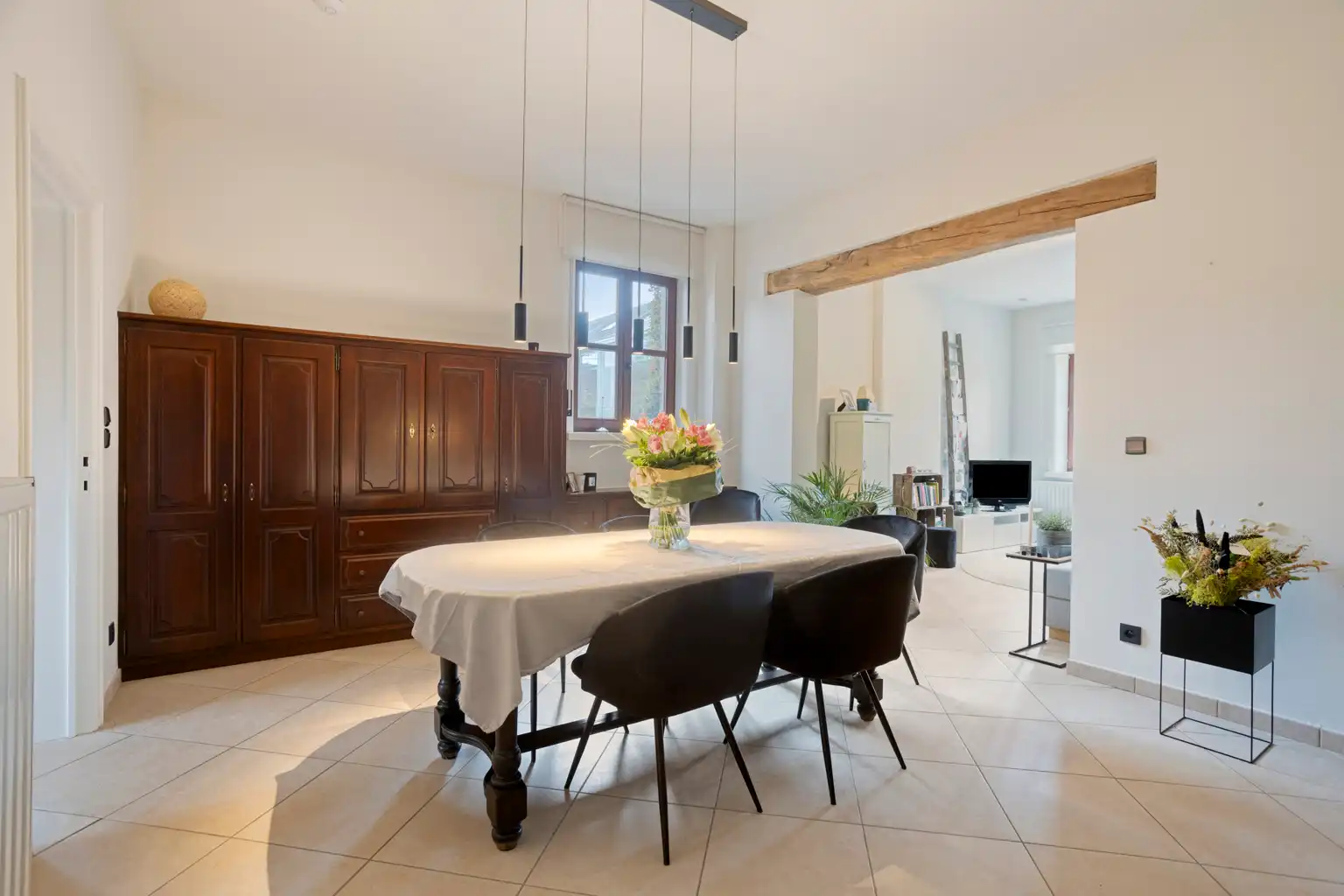  KARAKTERVOLLE DUBBELWOONST IN EEN DOODLOPENDE STRAAT  foto 2