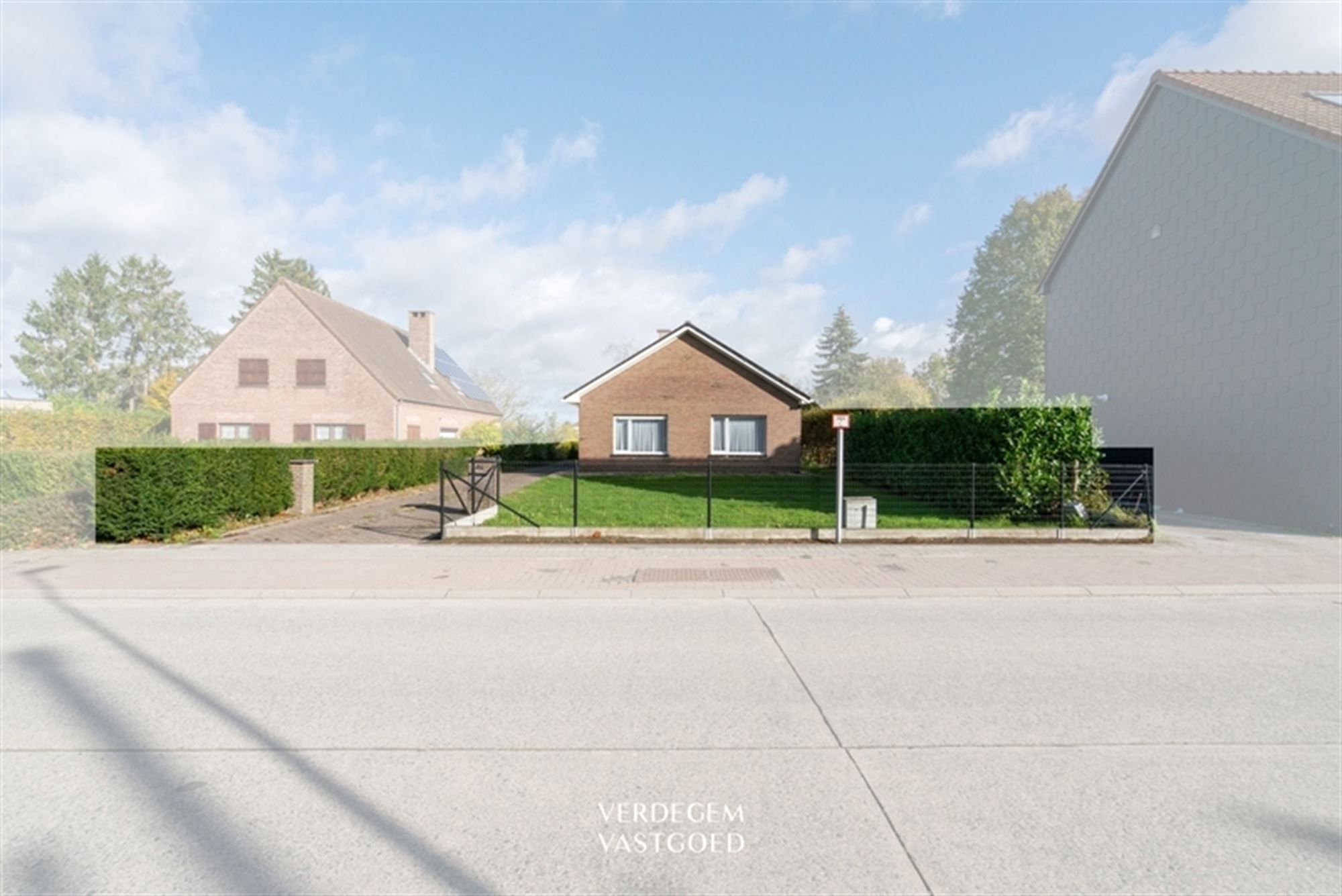 Hoofdfoto van de publicatie: Bungalow met 3+1 slaapkamers op perceel van 2.332m²