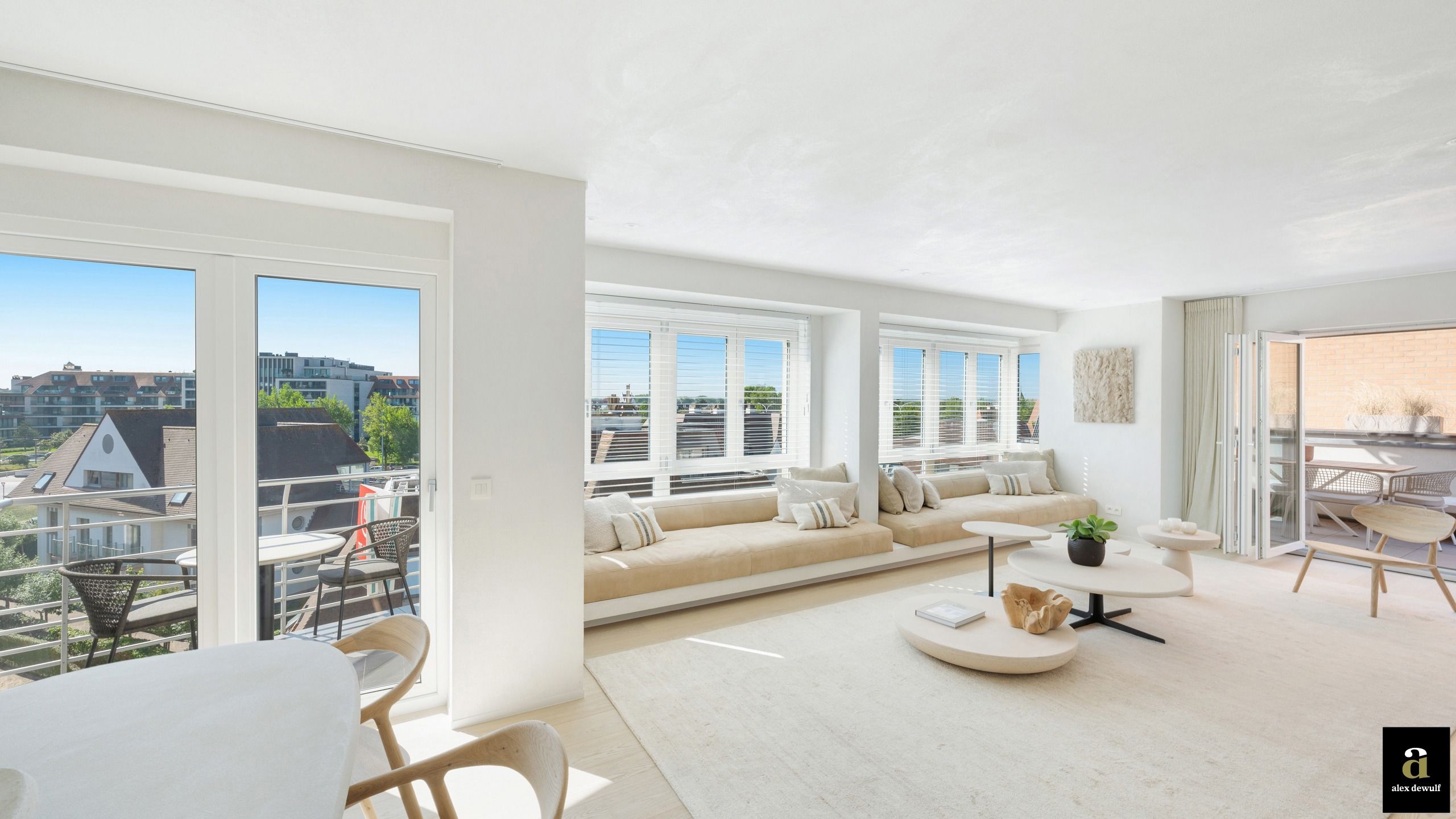 Instapklare penthouse met panoramisch uitzicht op La Réserve foto {{pictureIndex}}