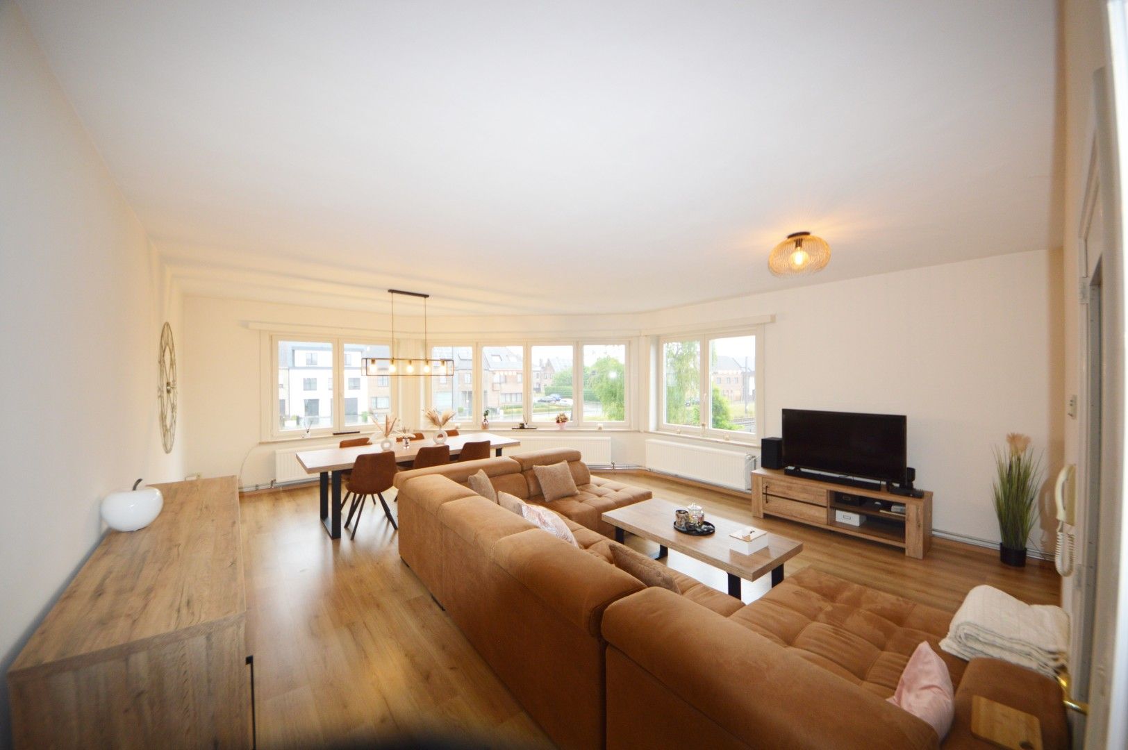 Ruim en lichtrijk appartement met 2 slaapkamers  foto 3