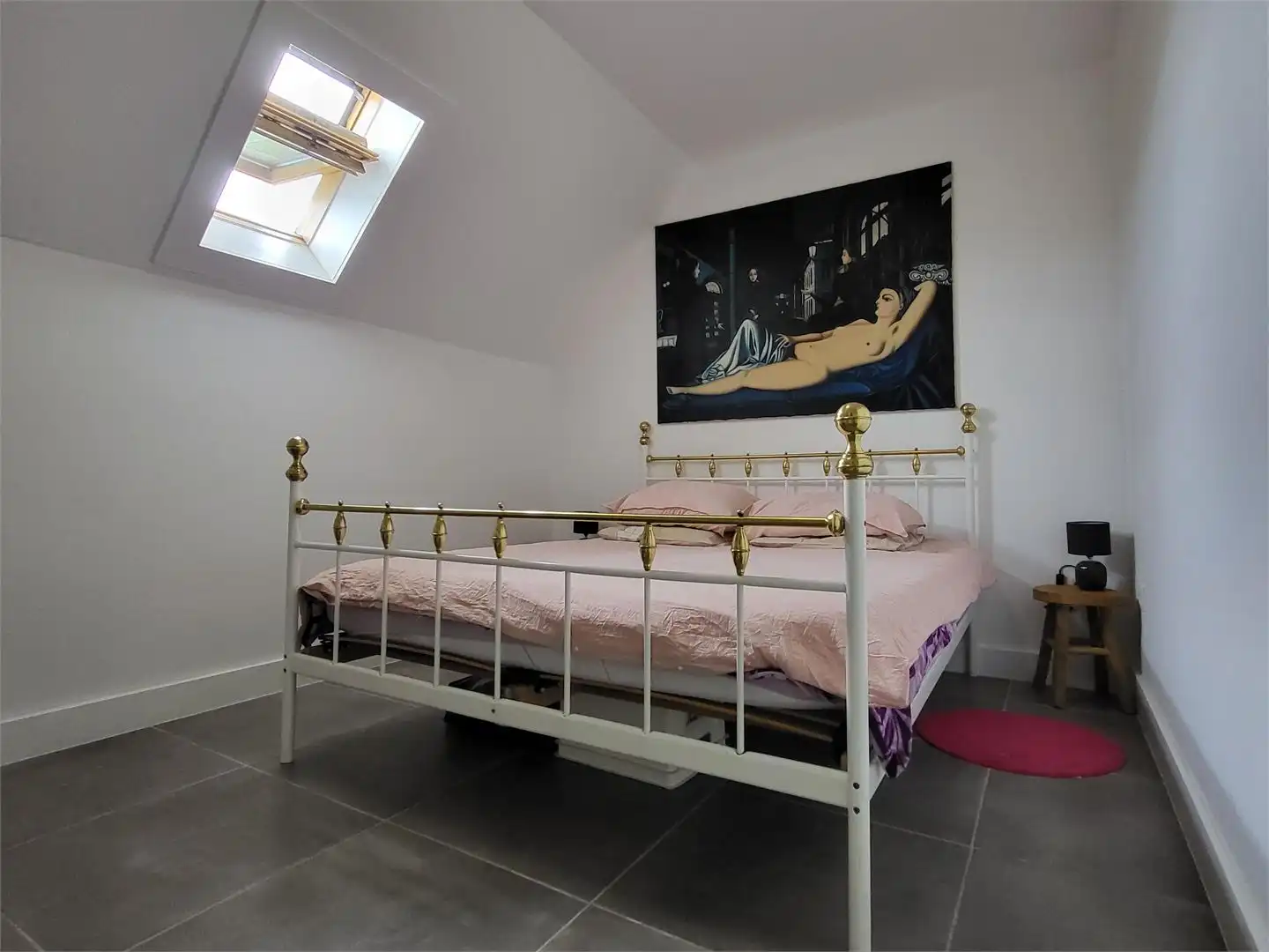 In het landelijke Roborst, een deelgemeente van Zwalm in de prachtige Vlaamse Ardennen, bevindt zich deze ruime en volledig gerenoveerde woning op een perceel van 1.143 m². foto 31