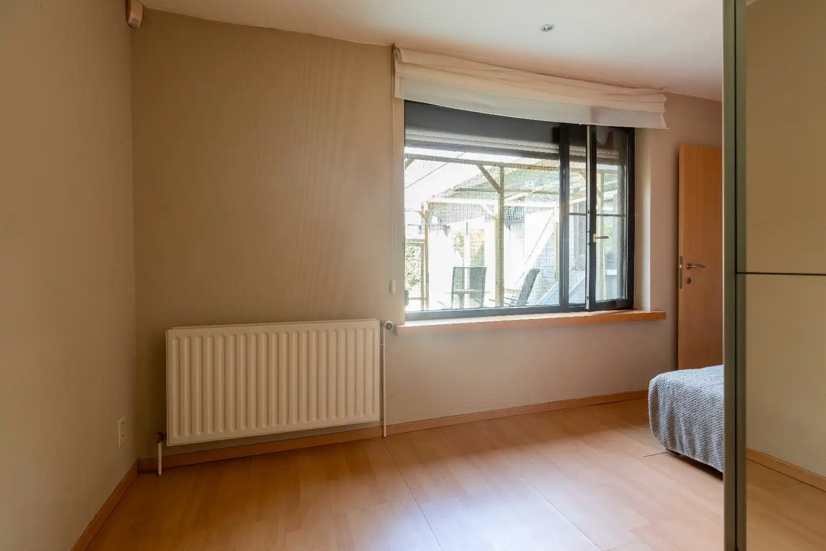 Puur frituur, uiterst goed gelegen met woonst en parking te Sint-Jozef! foto 22