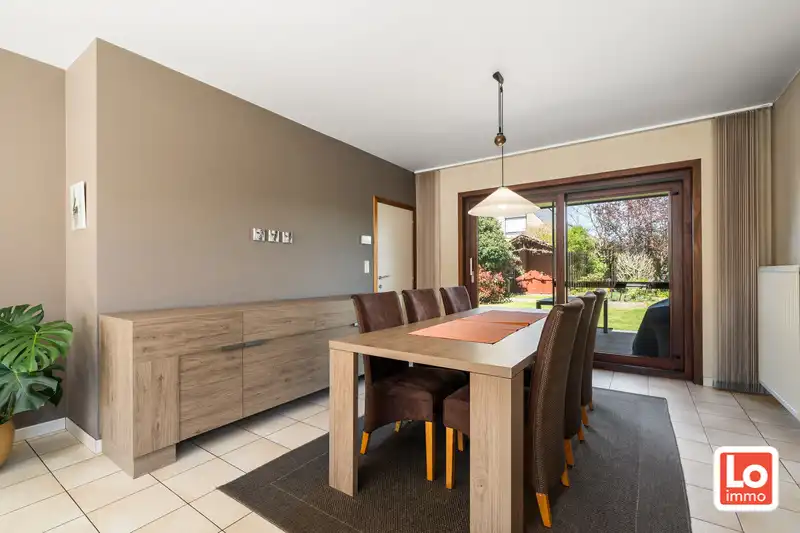 Instap klare halfopen woning met gezellige stadstuin nabij het centrum van Oostakker! foto 8