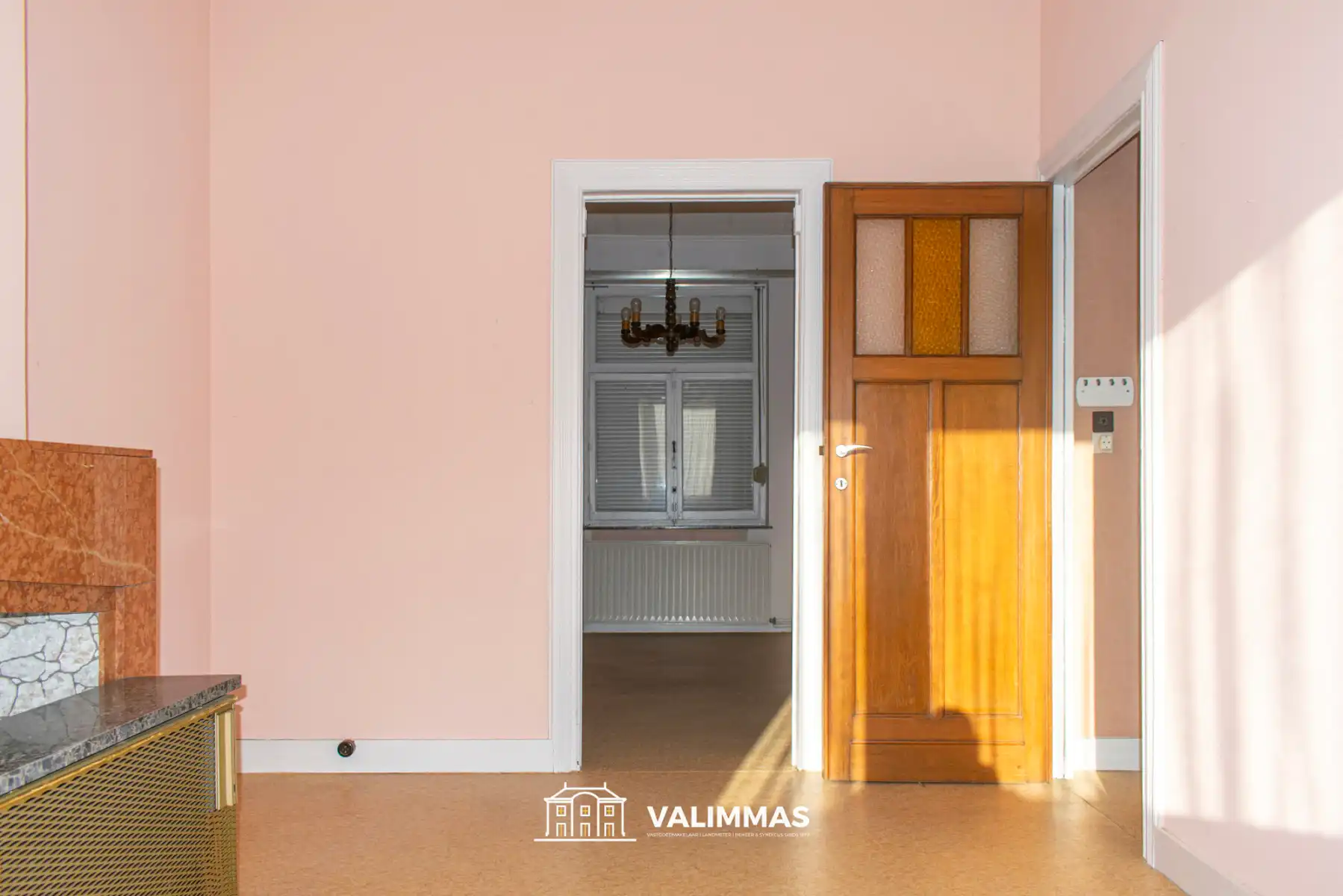 Ruime en verzorgde rijwoning met overdekte koer en garage... foto 15