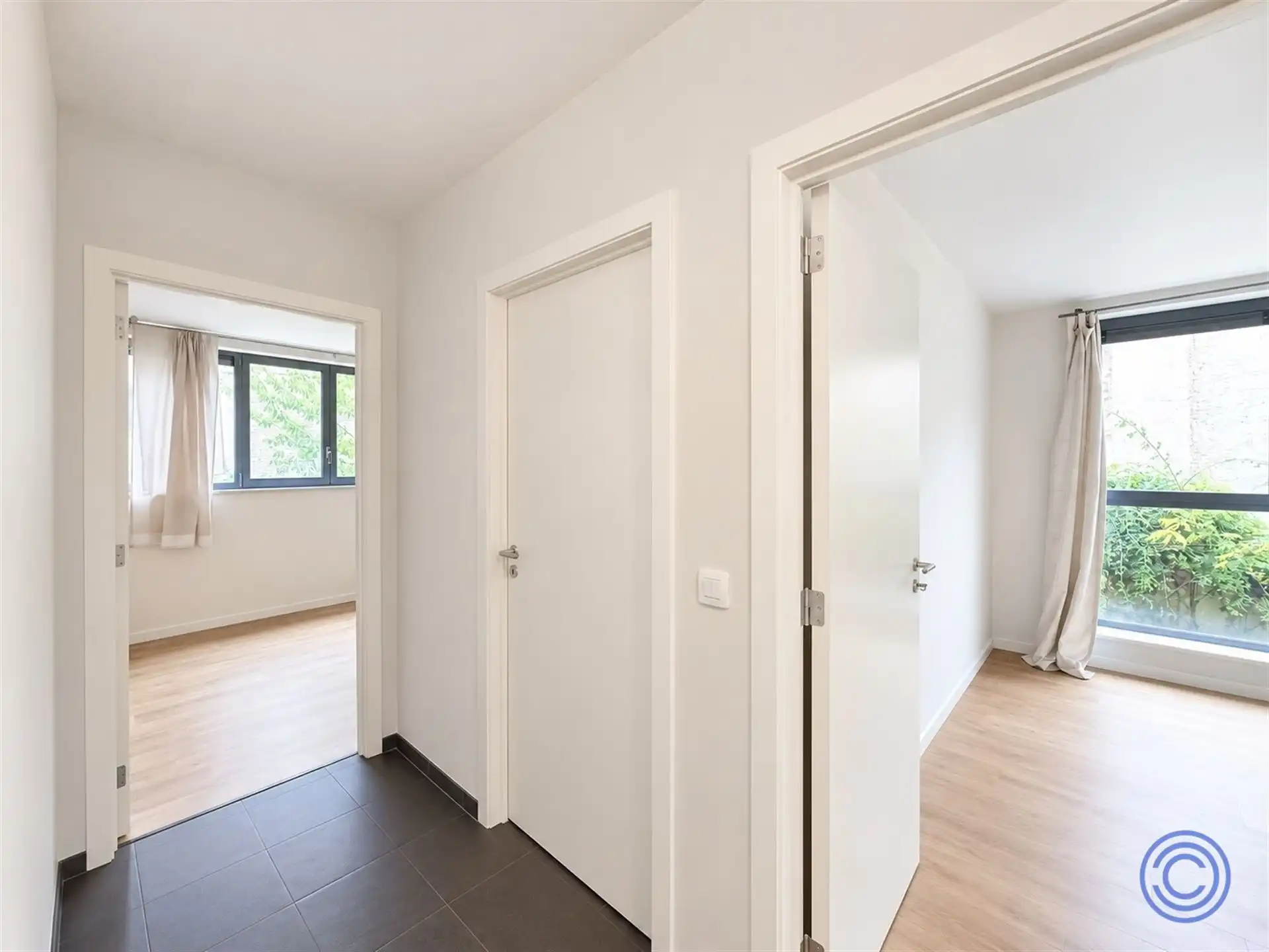 Instapklaar 2-slpk appartement met terras in groene stadsomgeving! foto 11