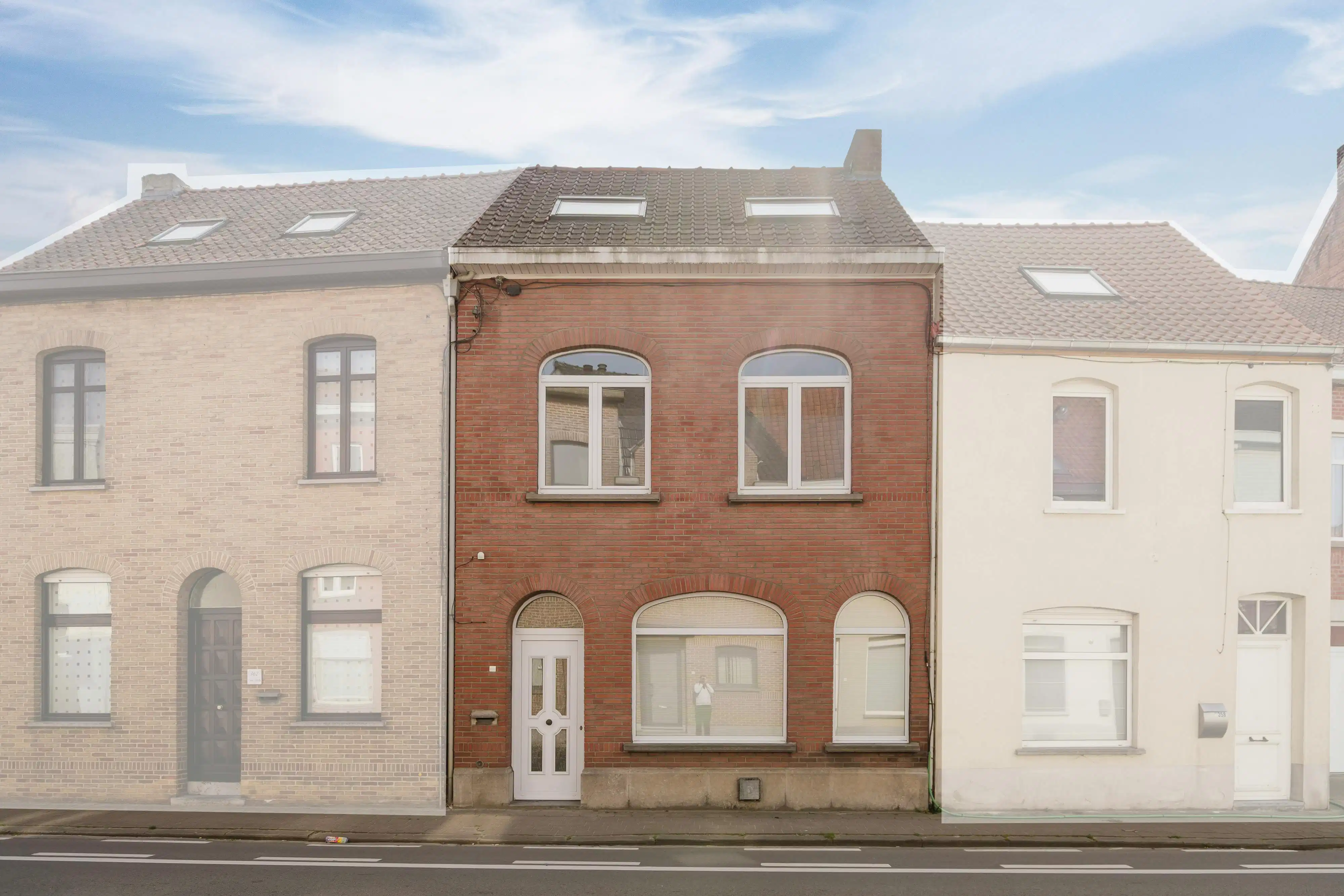 Instapklare woning te koop in Heule, nabij centrum Kortrijk! foto 24