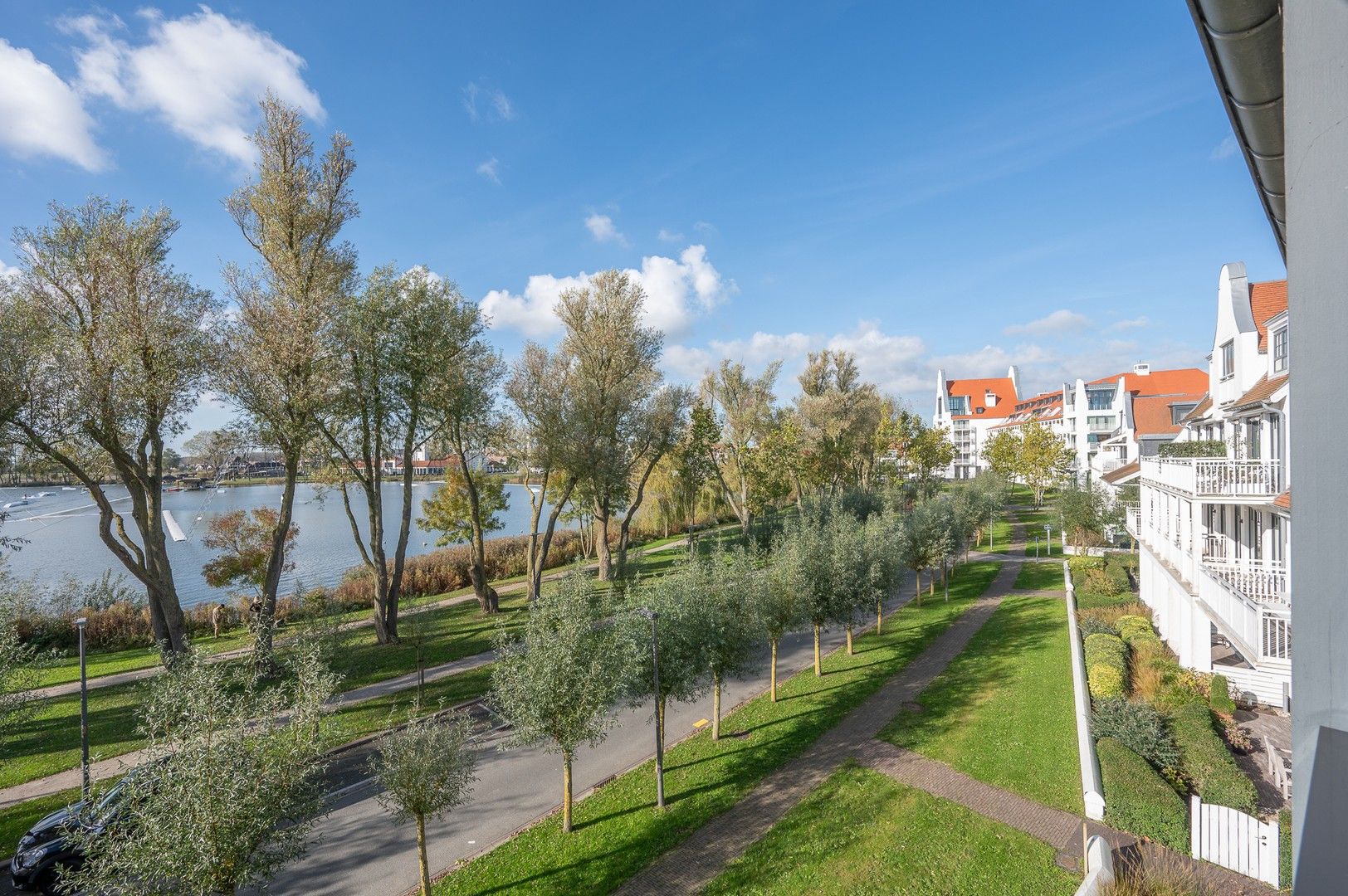 Prachtig appartement met frontaal zicht op het meer van Duinenwater. foto 6
