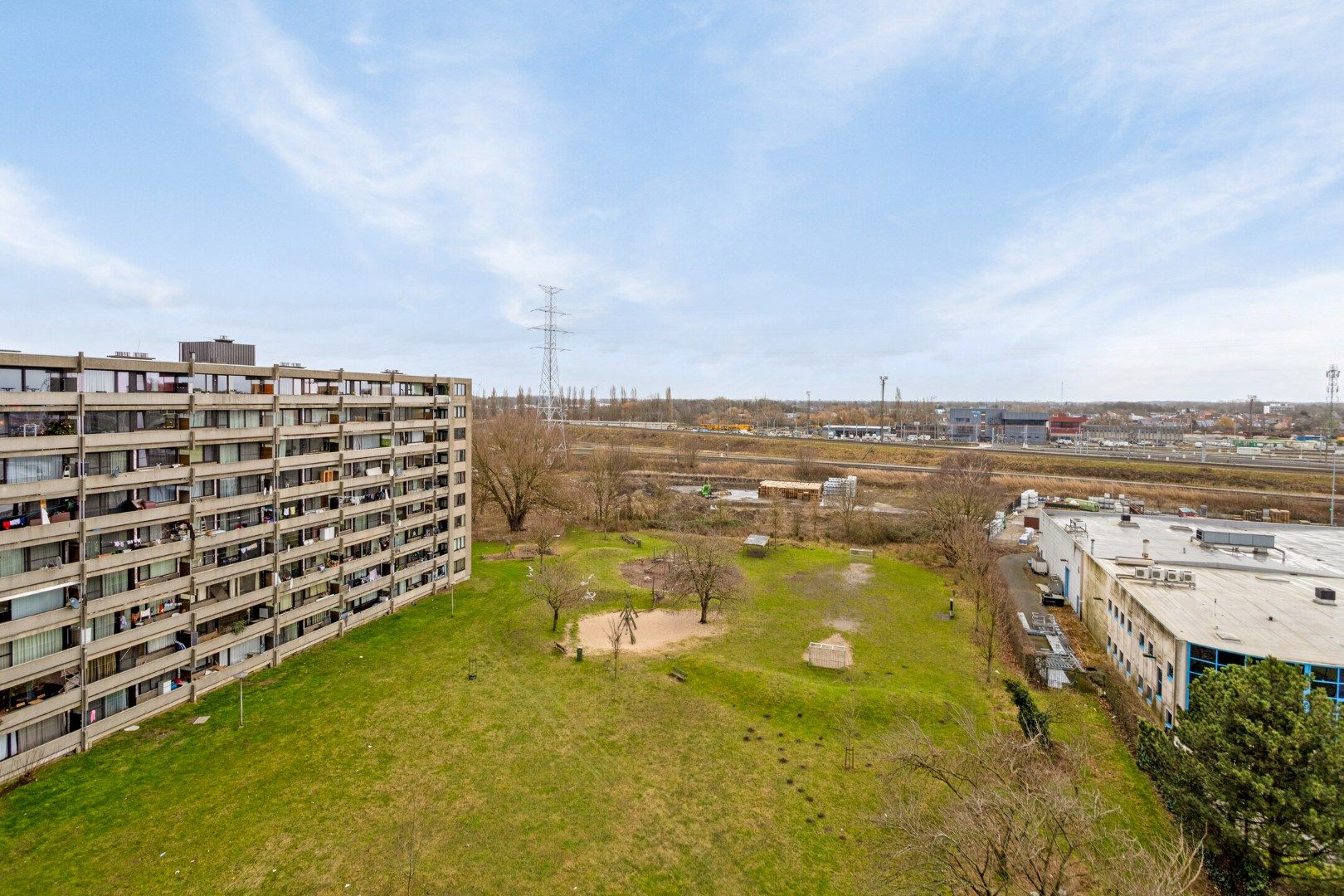 2-slaapkamer appartement met terras foto 9