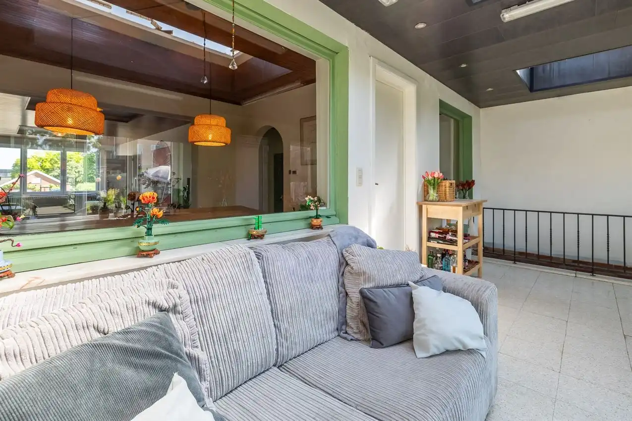 Ruime retrowoning met EPC C,  zuidtuin en achterliggende toegang. foto 12