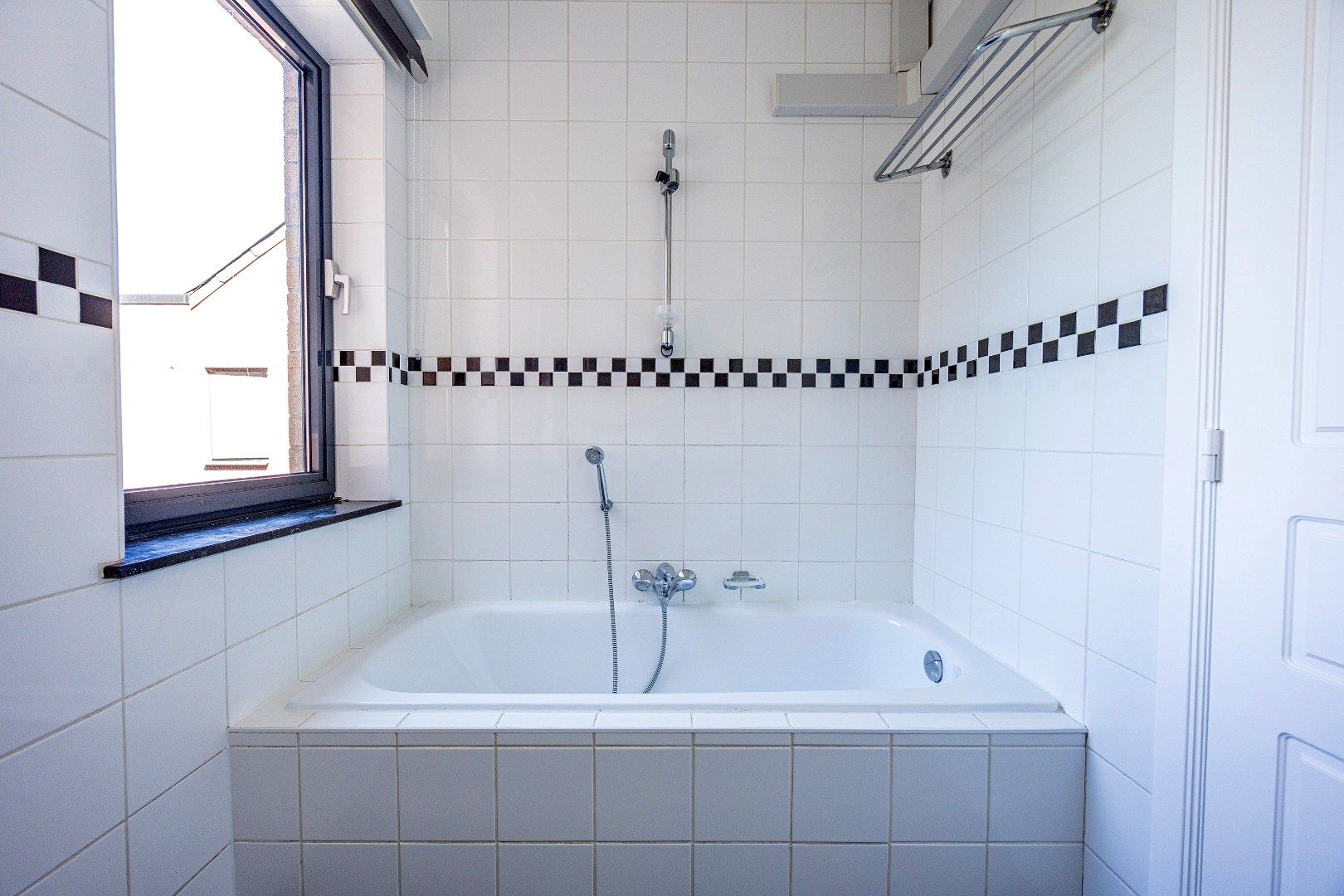 Instapklaar en energiezuinig appartement met 2 slpk te Buizingen. foto 16