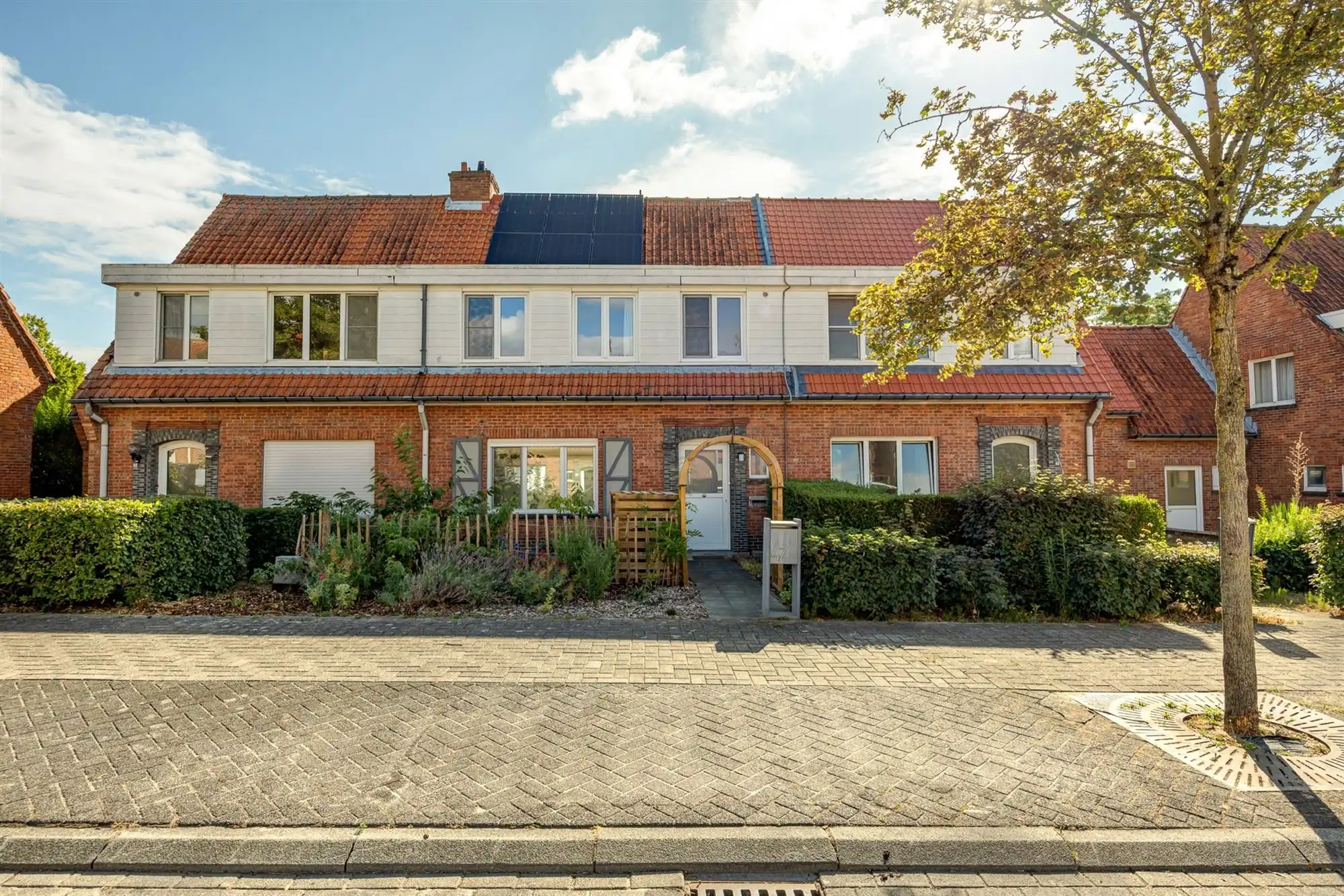 Instapklaar huis met drie slaapkamers en tuin  foto 26