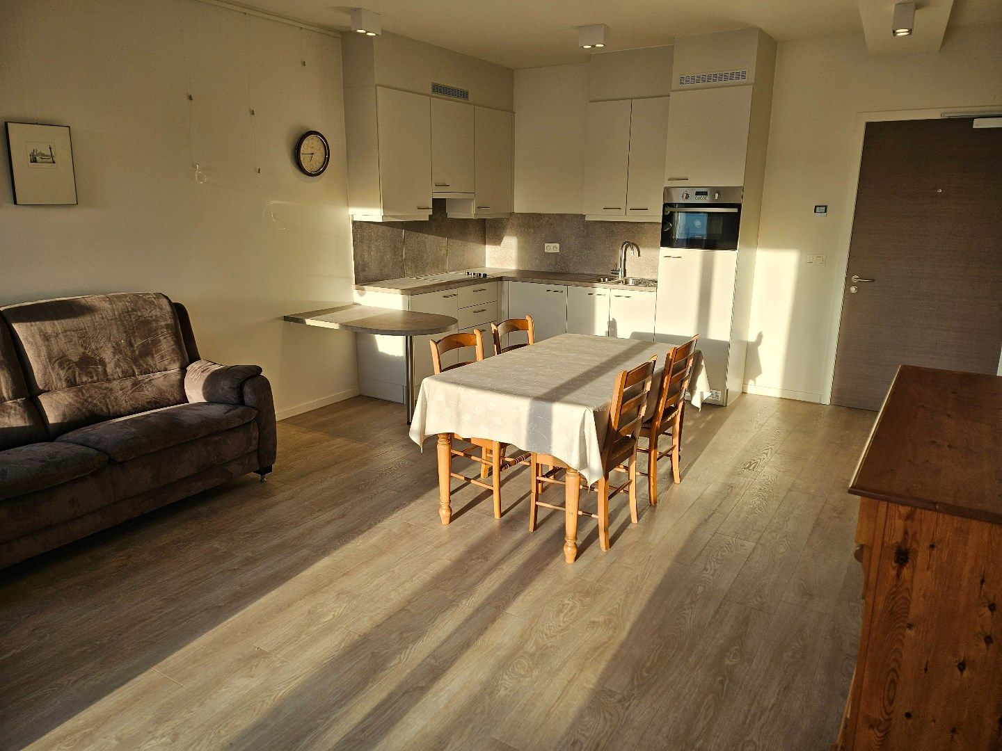Recente assistentie flat in mooie luxe residentie 'Prinsenhof' nabij Stad Brugge. foto 3