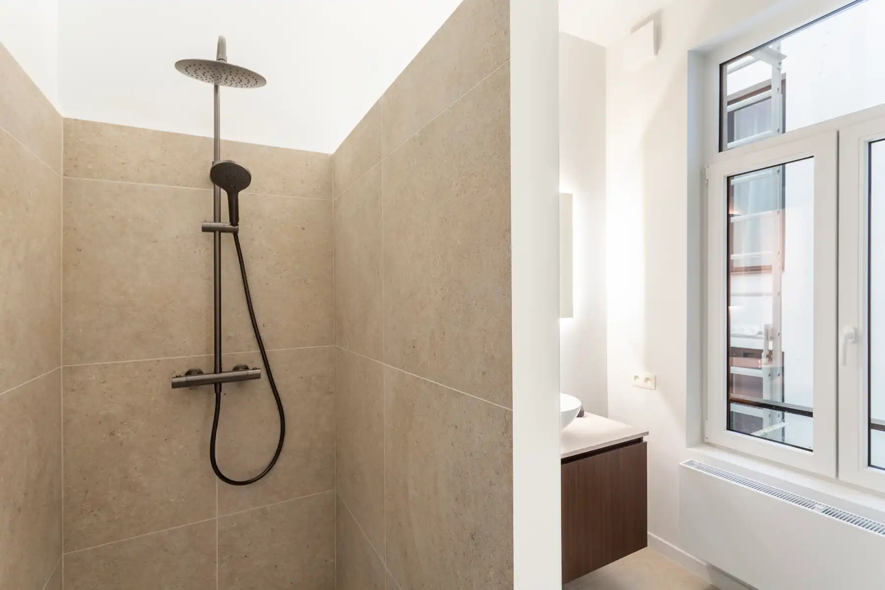 Hoogwaardig gerenoveerd appartement met terras op toplocatie foto 8