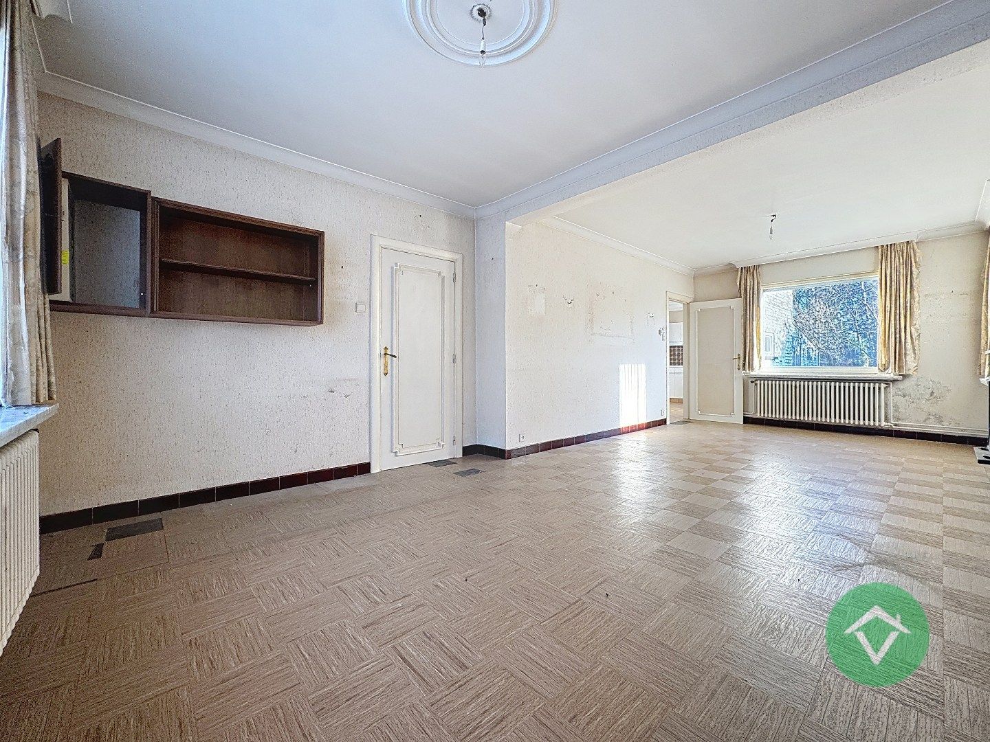 Alleenstaande woning met ruime tuin en sterke ligging nabij alle voorzieningen te Zedelgem. foto 6