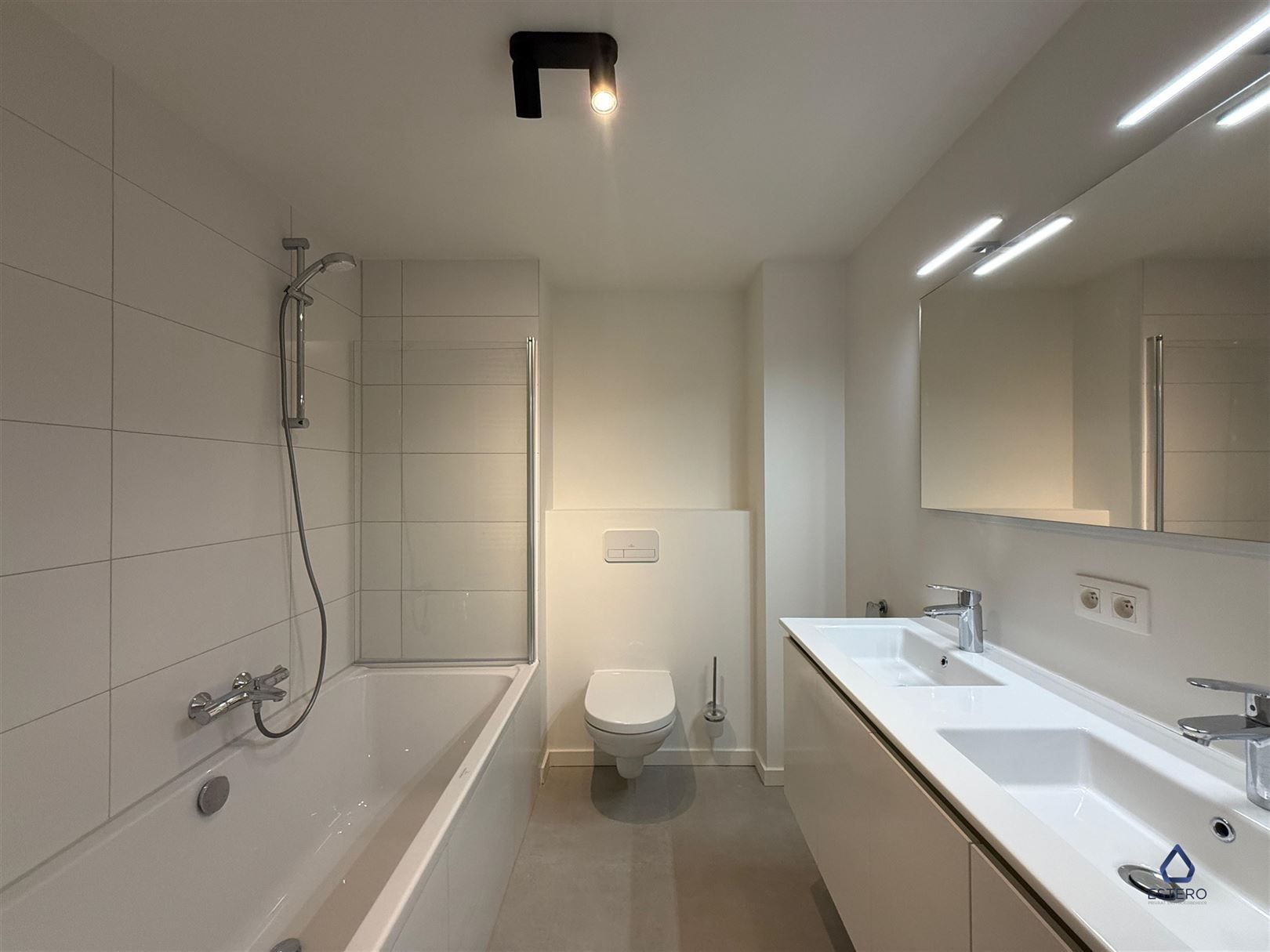 Modern nieuwbouwappt 2-SLK met Terras te Tour & Taxis foto 11