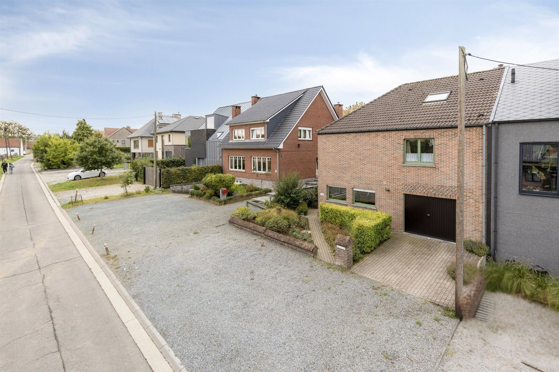 Ruime woning met 5 kamers en 2 badkamers foto {{pictureIndex}}