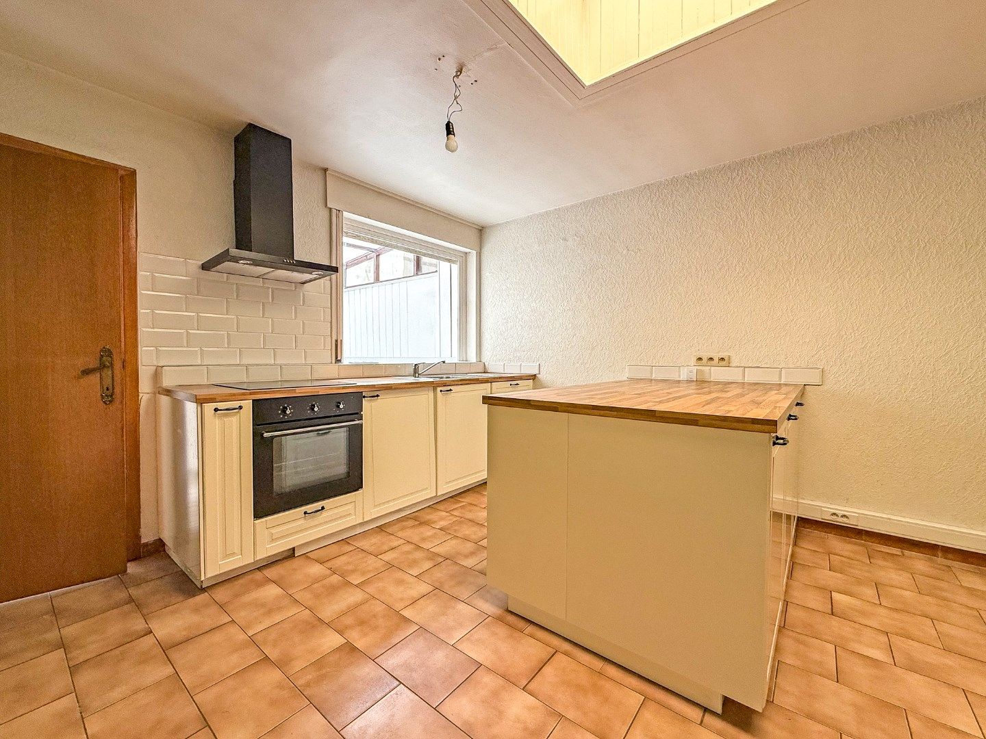 Instapklare rijwoning met garage en zonnige tuin nabij marktplein (157 m²) foto 4