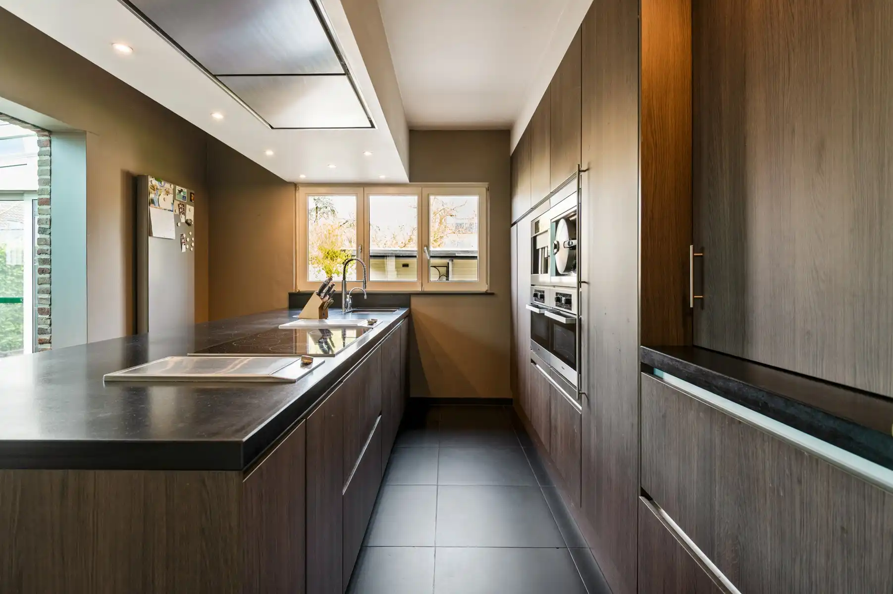 Uitstekend gelegen woning met dubbele garage foto 14