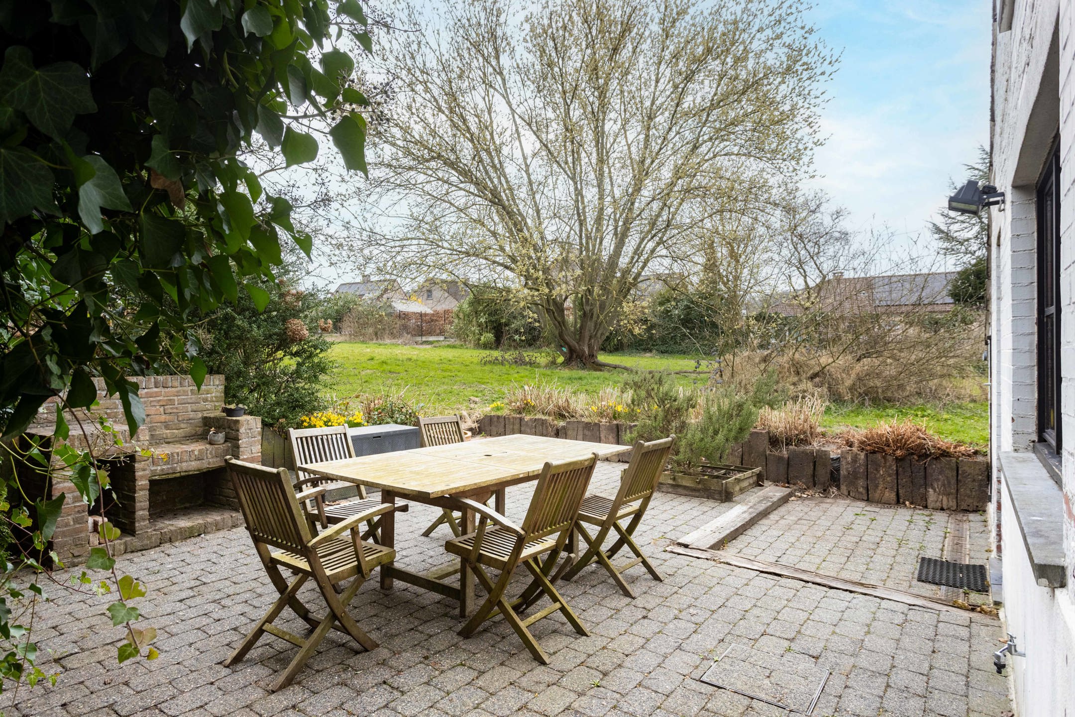 Charmante deels te renoveren alleenstaande woning  foto 19