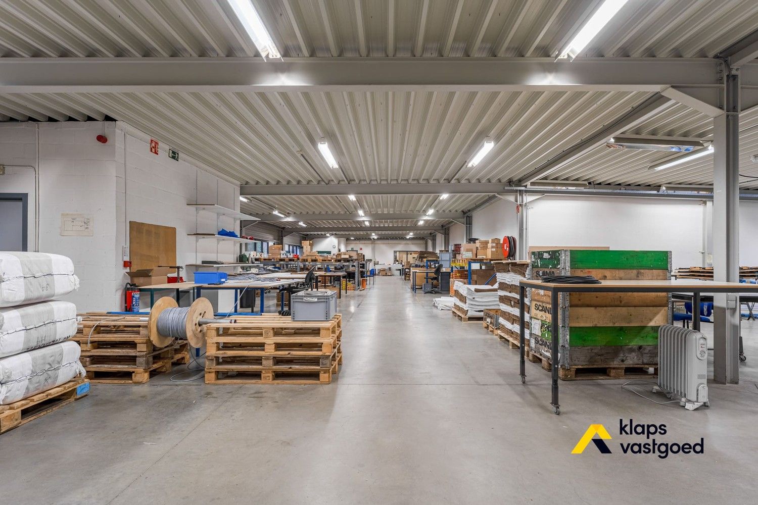 Knappe industriële hal op het bedrijventerrein van Rotem foto 18