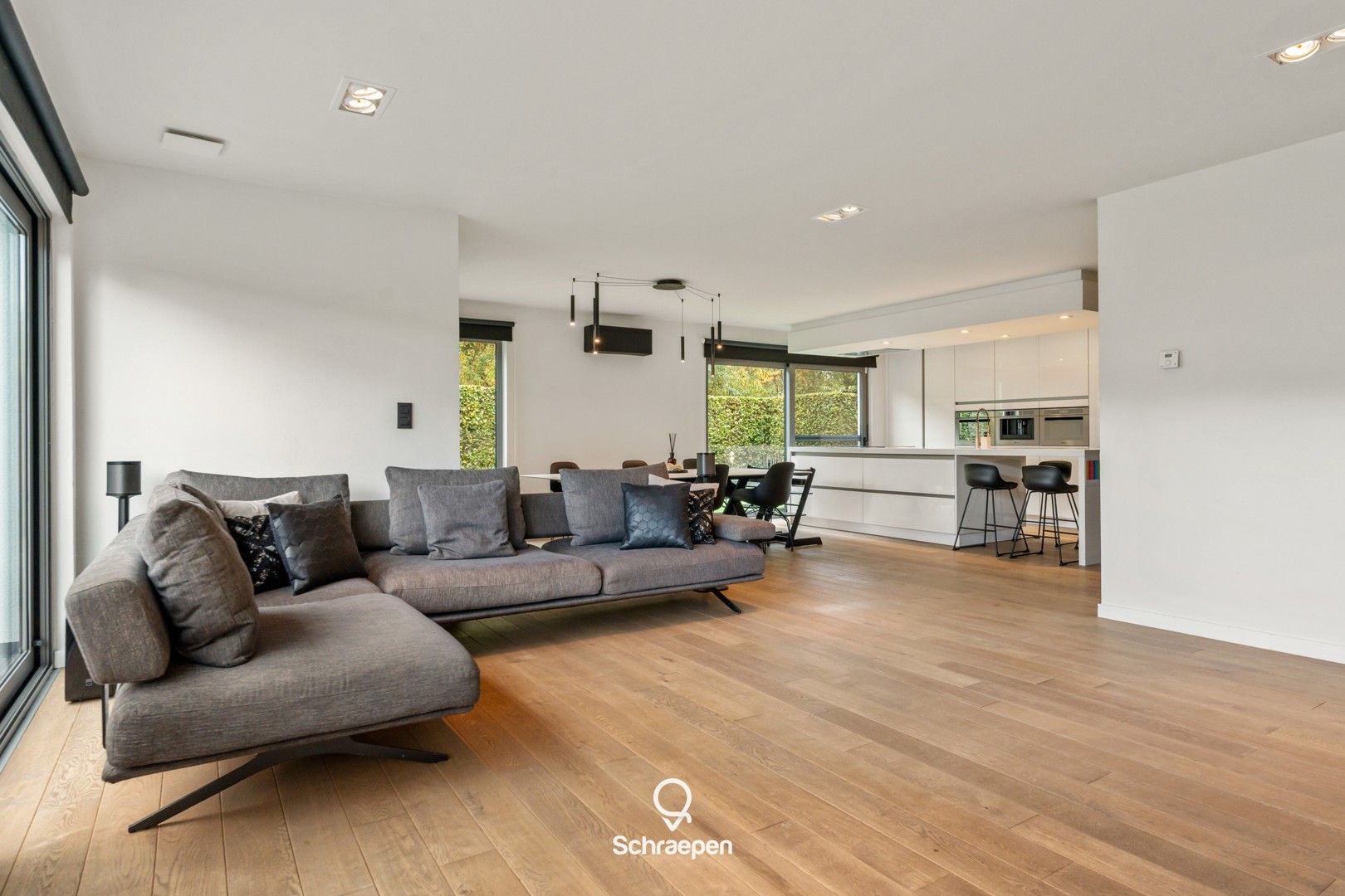 Hoogwaardig afgewerkte gezinswoning (232 m²) op zuidelijk georiënteerd perceel van circa 7 are! foto 2
