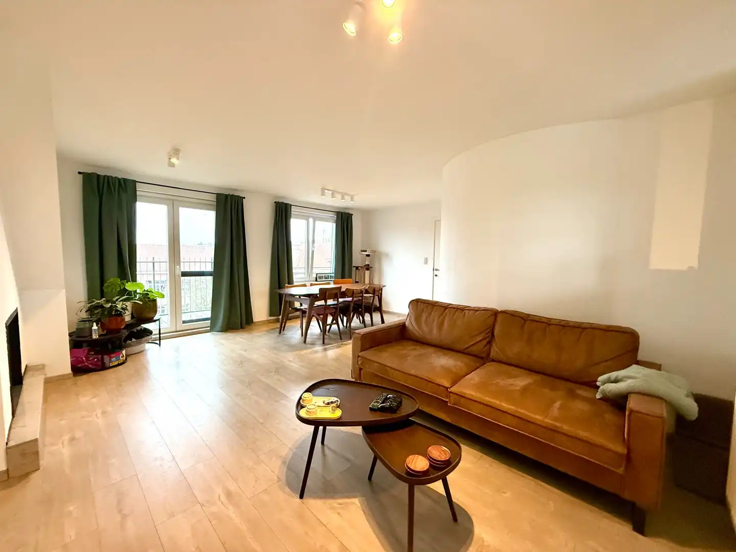 Superleuk bemeubeld dakappartement met penthousegevoel, pal in het centrum van Deinze. foto 3