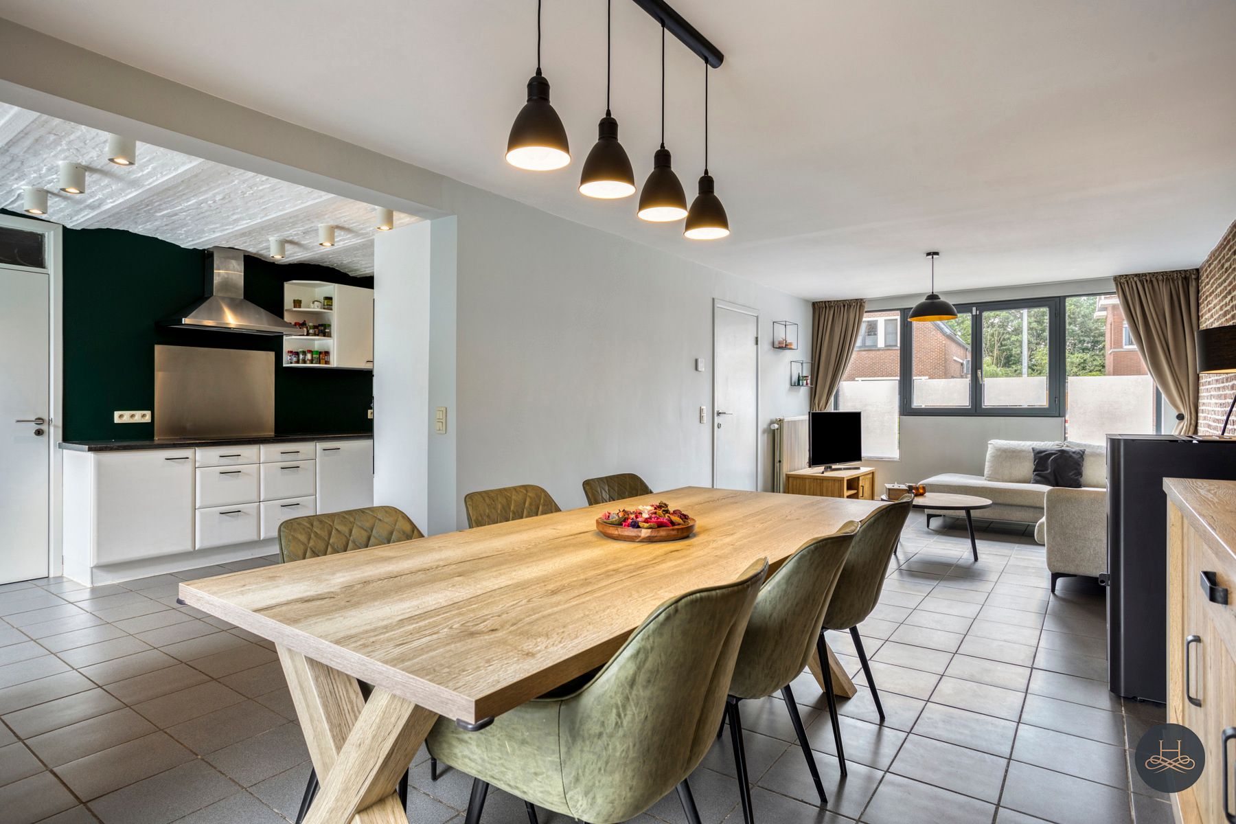 Charmante, gerenoveerde halfopen woning met grote tuin foto 11