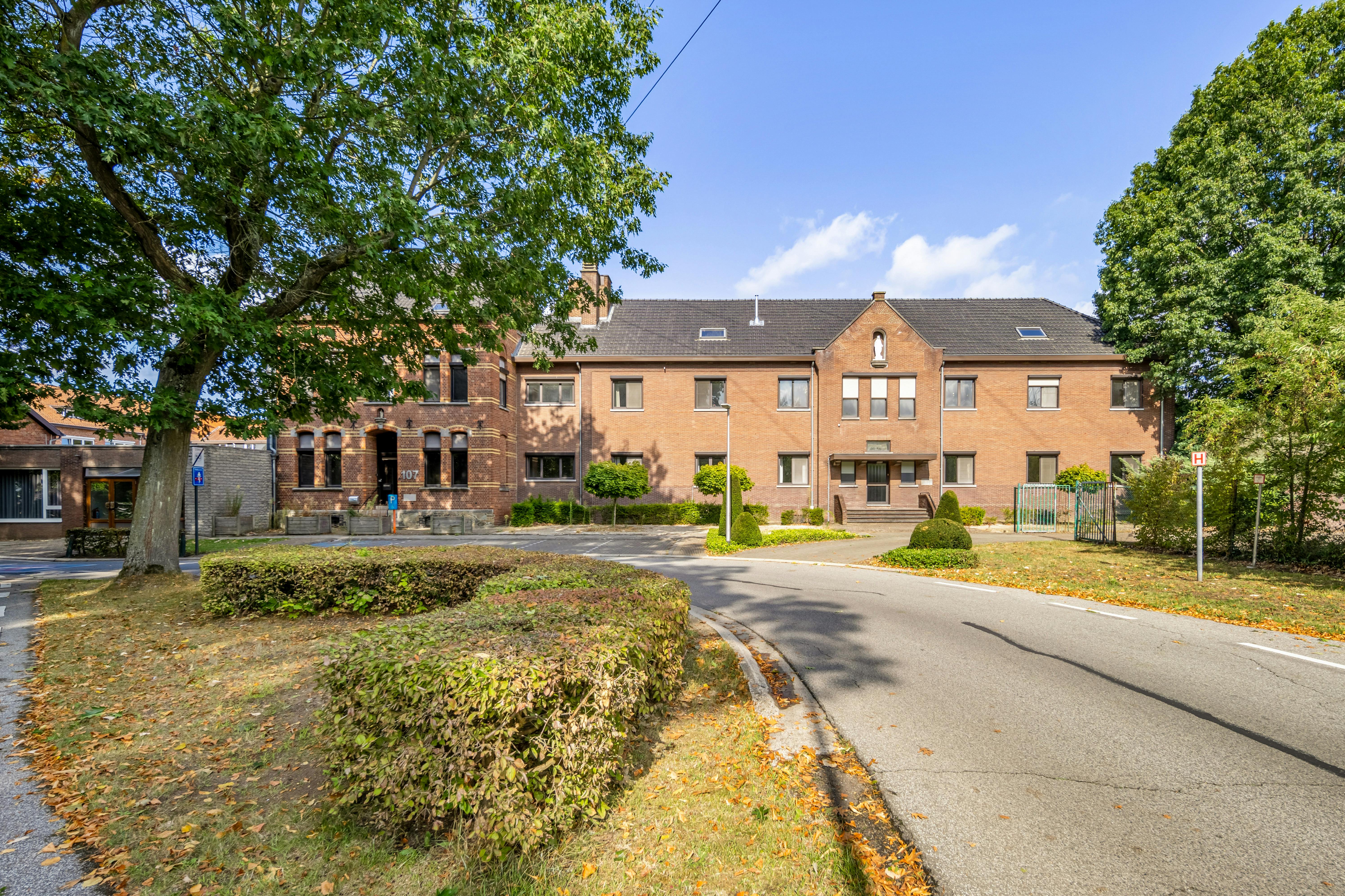 Uniek commercieel pand, klooster ‘Royer Heide’ in Diepenbeek foto 28
