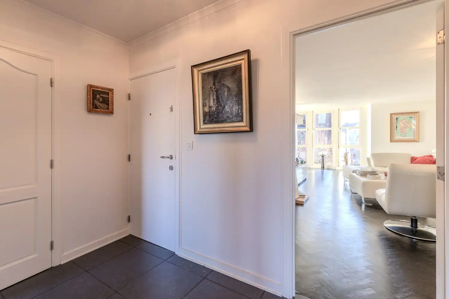 Instapklaar appartement met terras in hartje Lanaken foto 11