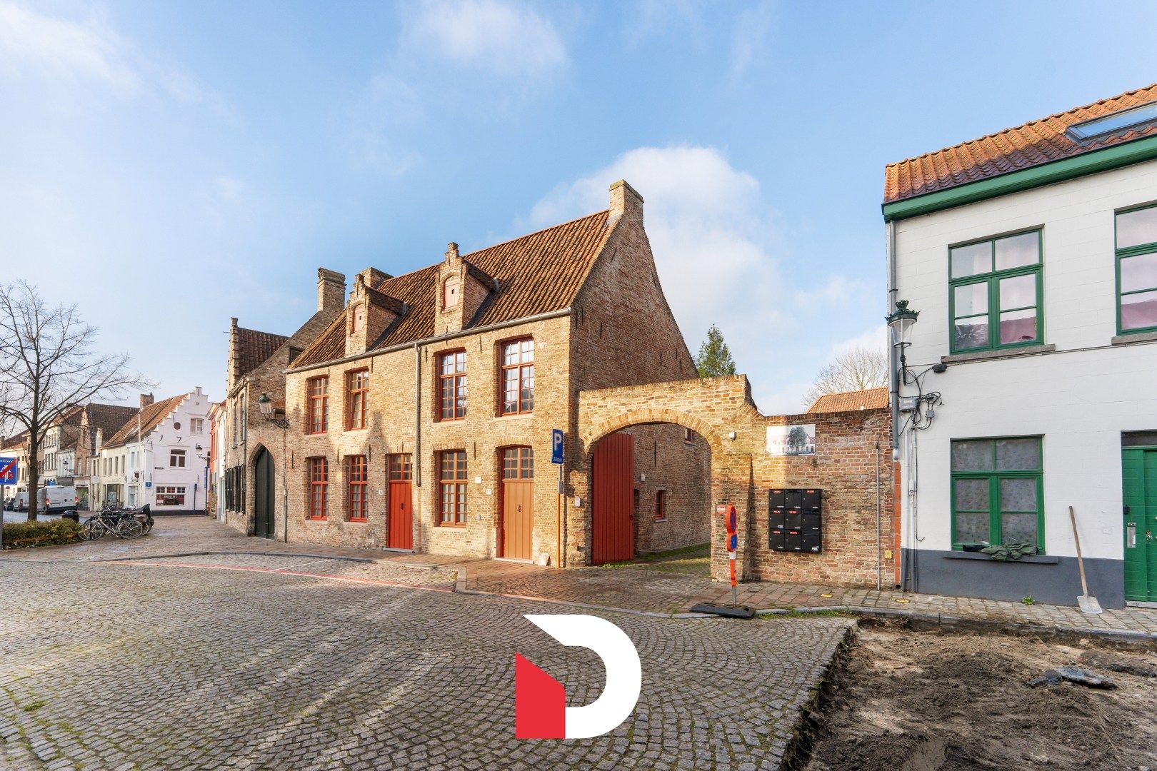 Schitterende stadswoning  in hartje Brugge gelegen op een afgesloten en verdoken binnenplaats. foto 21