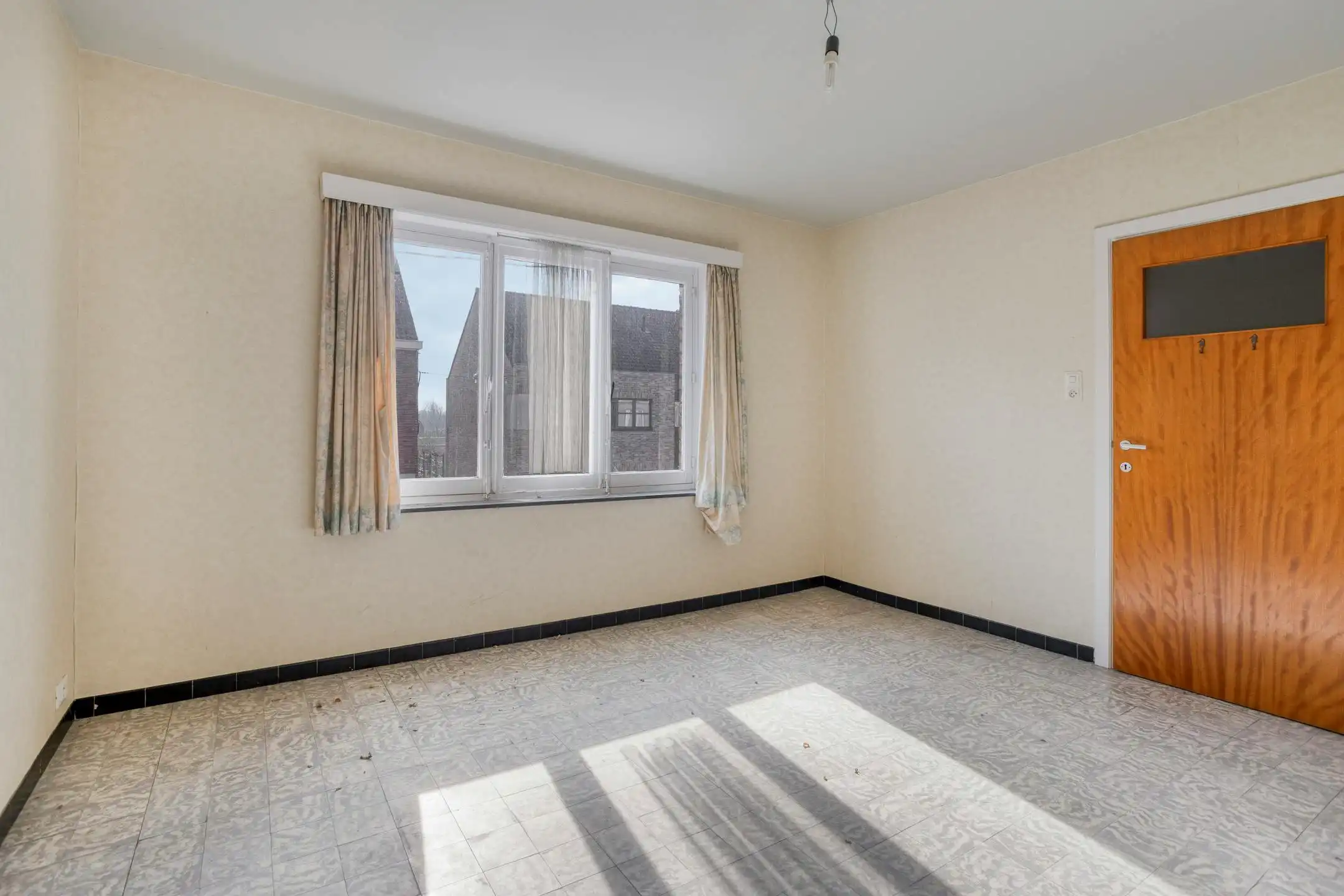 Te renoveren huis met tuin, uitweg en garage in Rumbeke foto 12