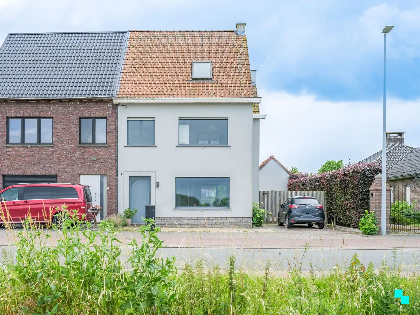 Ruim halfopen met grote tuin in Meilegem foto {{pictureIndex}}