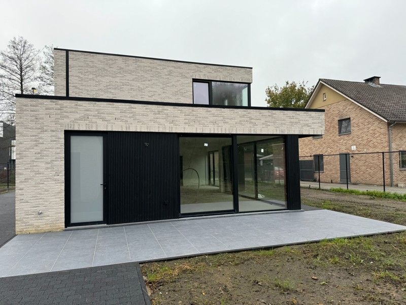 Exclusieve nieuwbouw villa met 4 slaapkamers op een perceel van 9 a en 64 ca. foto 27