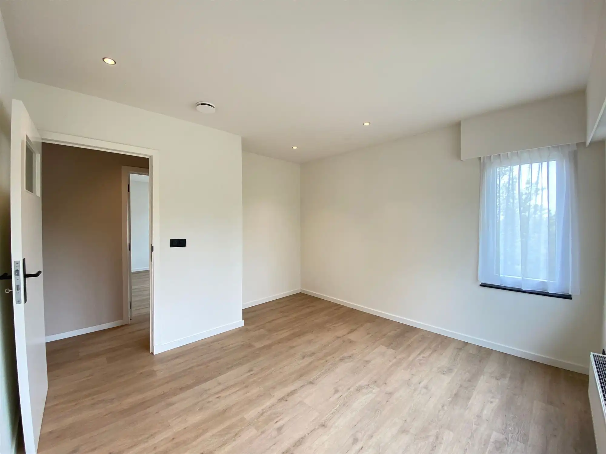 prachtig gerenoveerde woonst met 5 slaapkamers en 2 garages foto 25