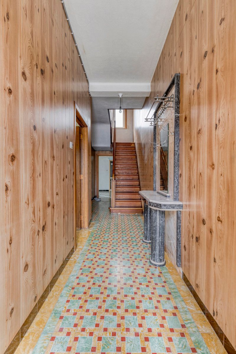 Deels te renoveren lichtrijke driegevelwoning  foto 3