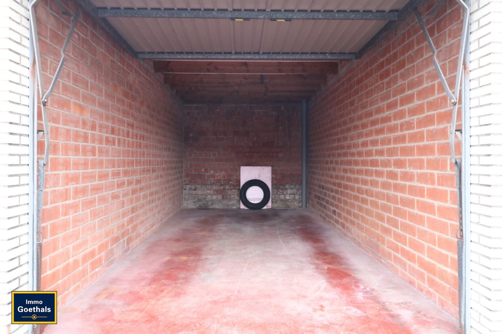 CENTRAAL GELEGEN APPARTEMENT MET GROOT TERRAS IN GARAGE. foto 16